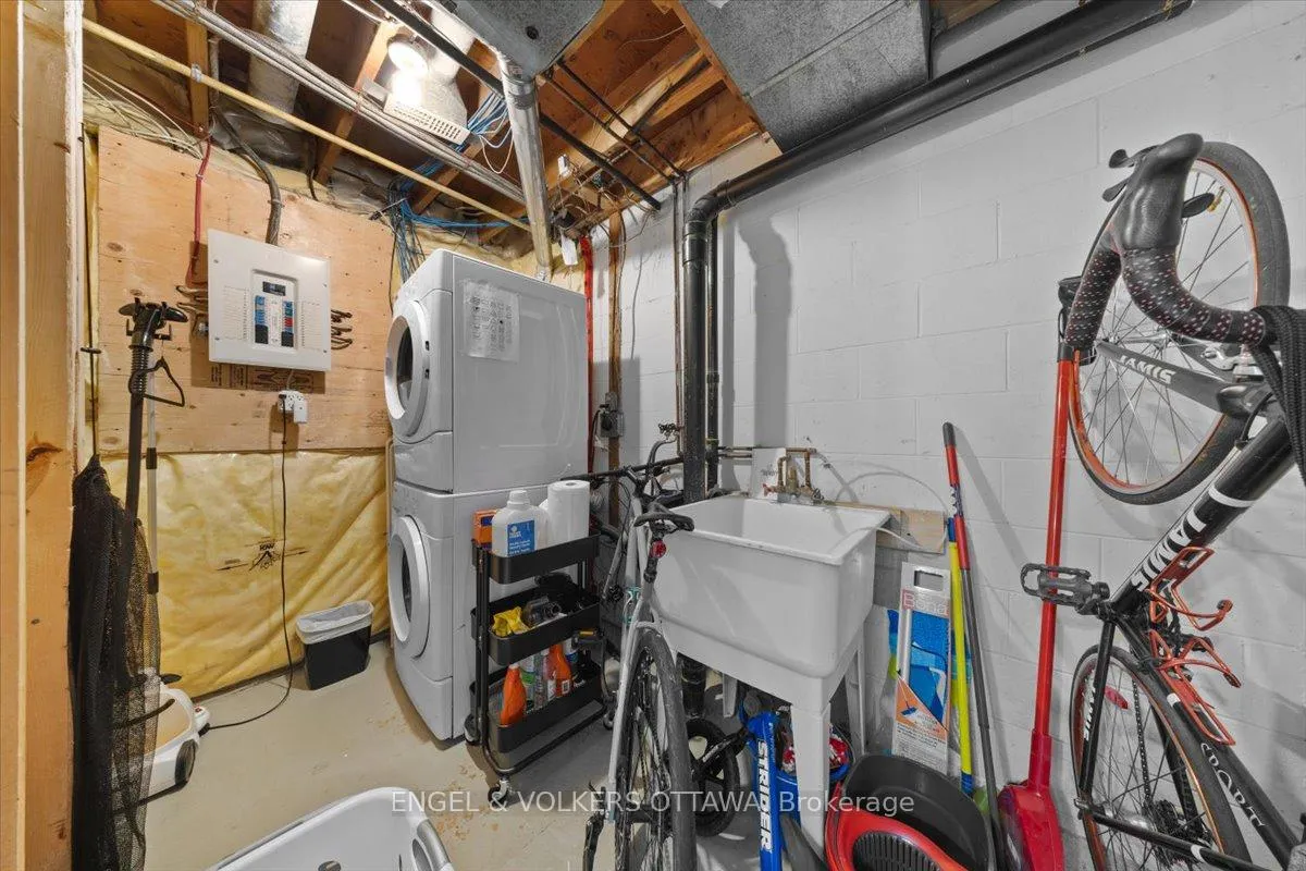 Photo 32 of 241 Monterey Drive, Ottawa, Leslie Park — HOMEH