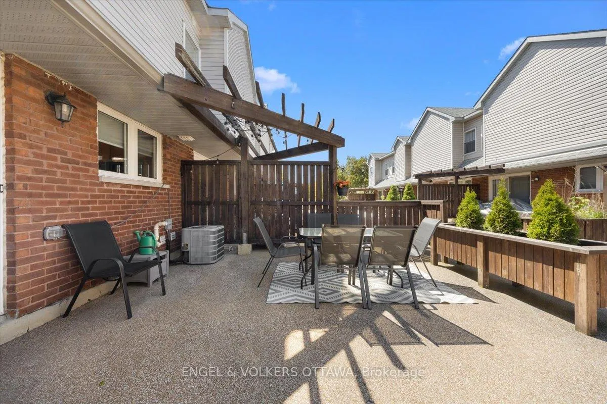 Photo 34 of 241 Monterey Drive, Ottawa, Leslie Park — HOMEH