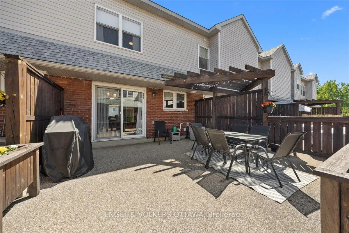 Photo 35 of 241 Monterey Drive, Ottawa, Leslie Park — HOMEH