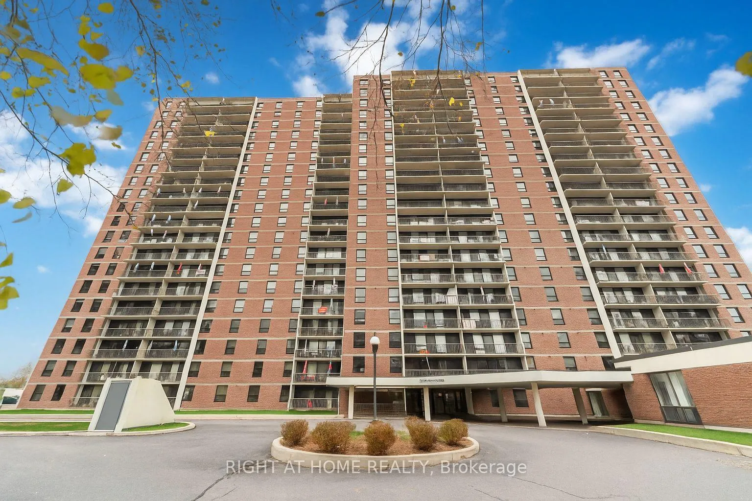 Photo 2 of Unit 311, 665 Bathgate Drive, Ottawa, Carson Meadows — HOMEH