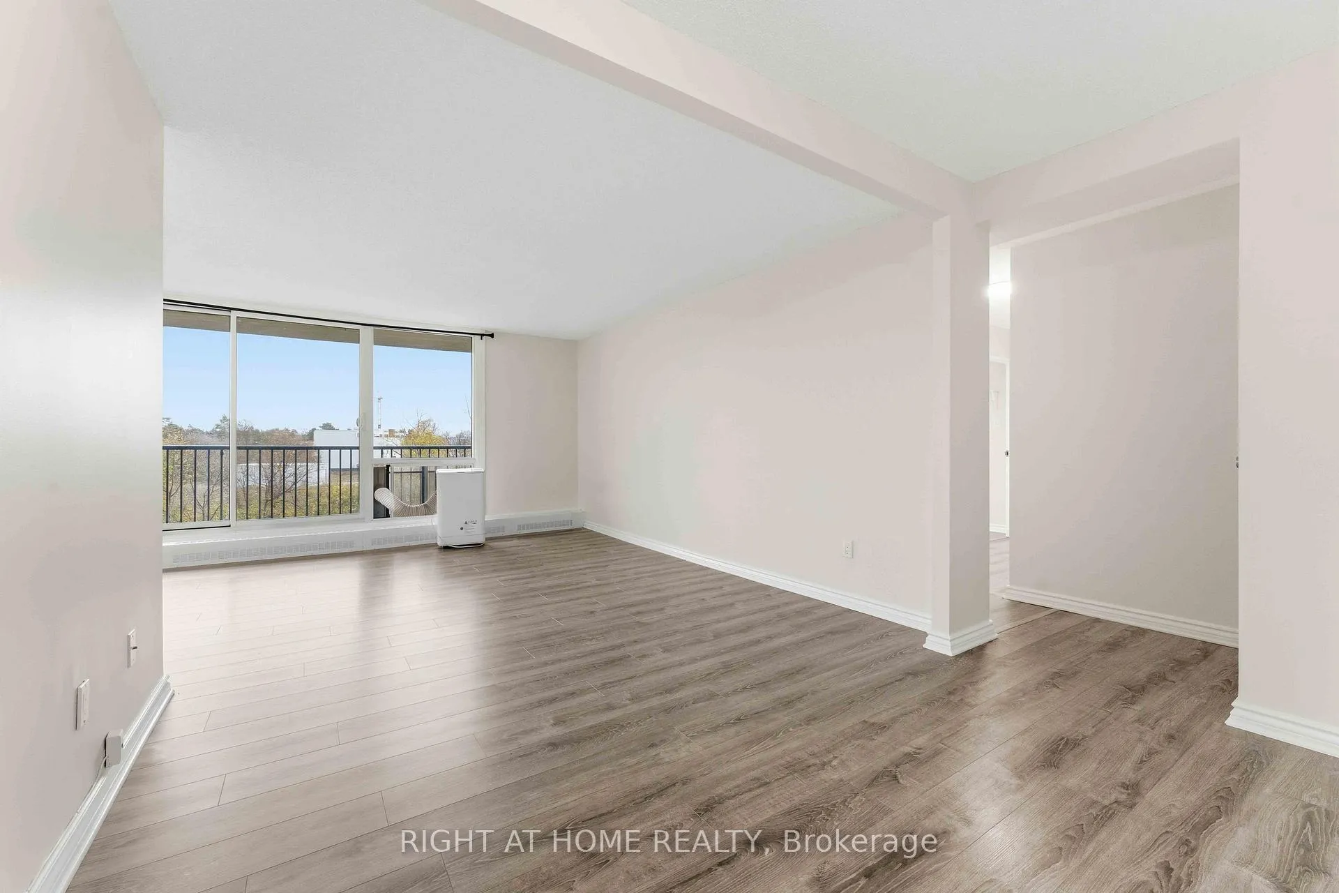 Photo 4 of Unit 311, 665 Bathgate Drive, Ottawa, Carson Meadows — HOMEH