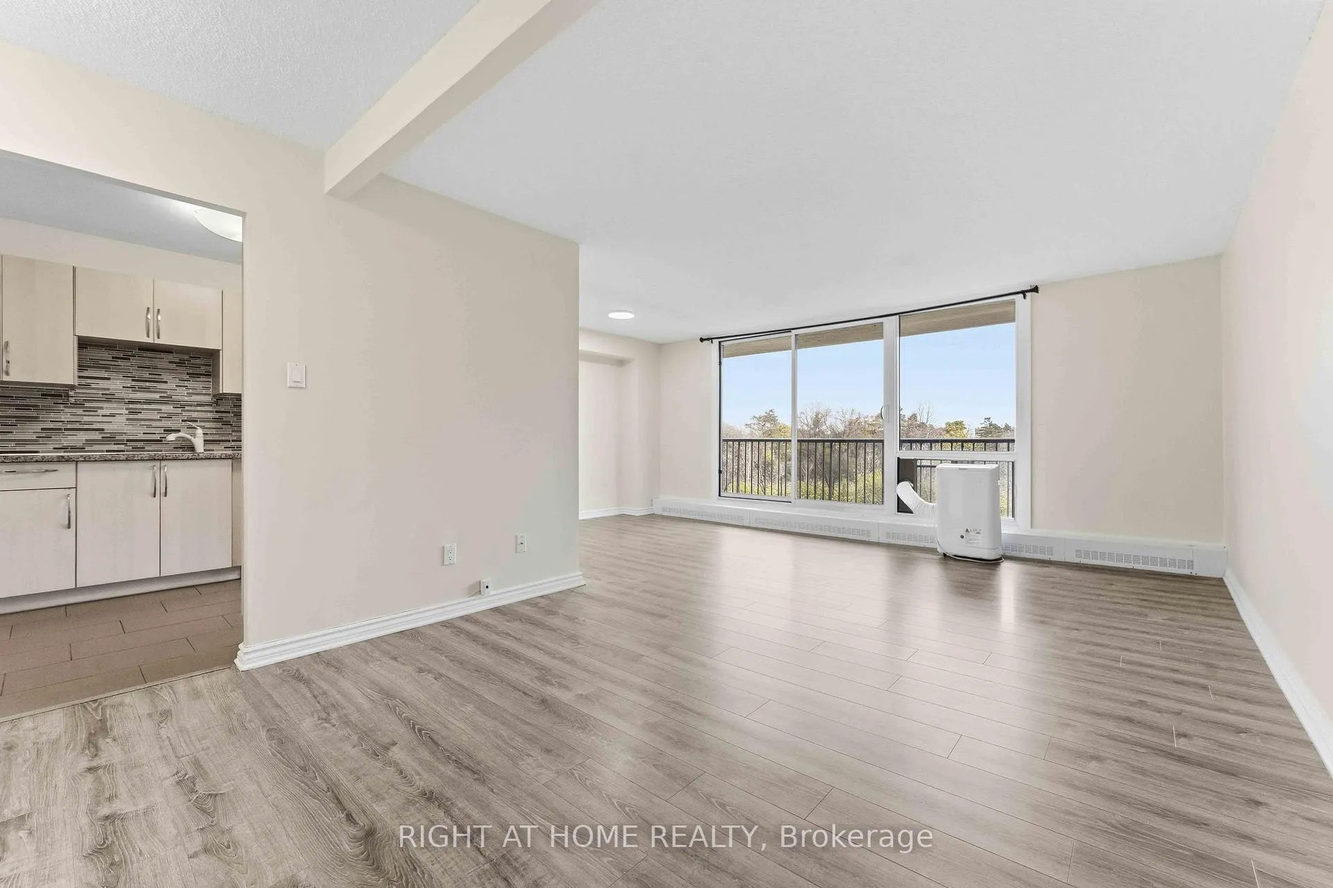 Photo 8 of Unit 311, 665 Bathgate Drive, Ottawa, Carson Meadows — HOMEH