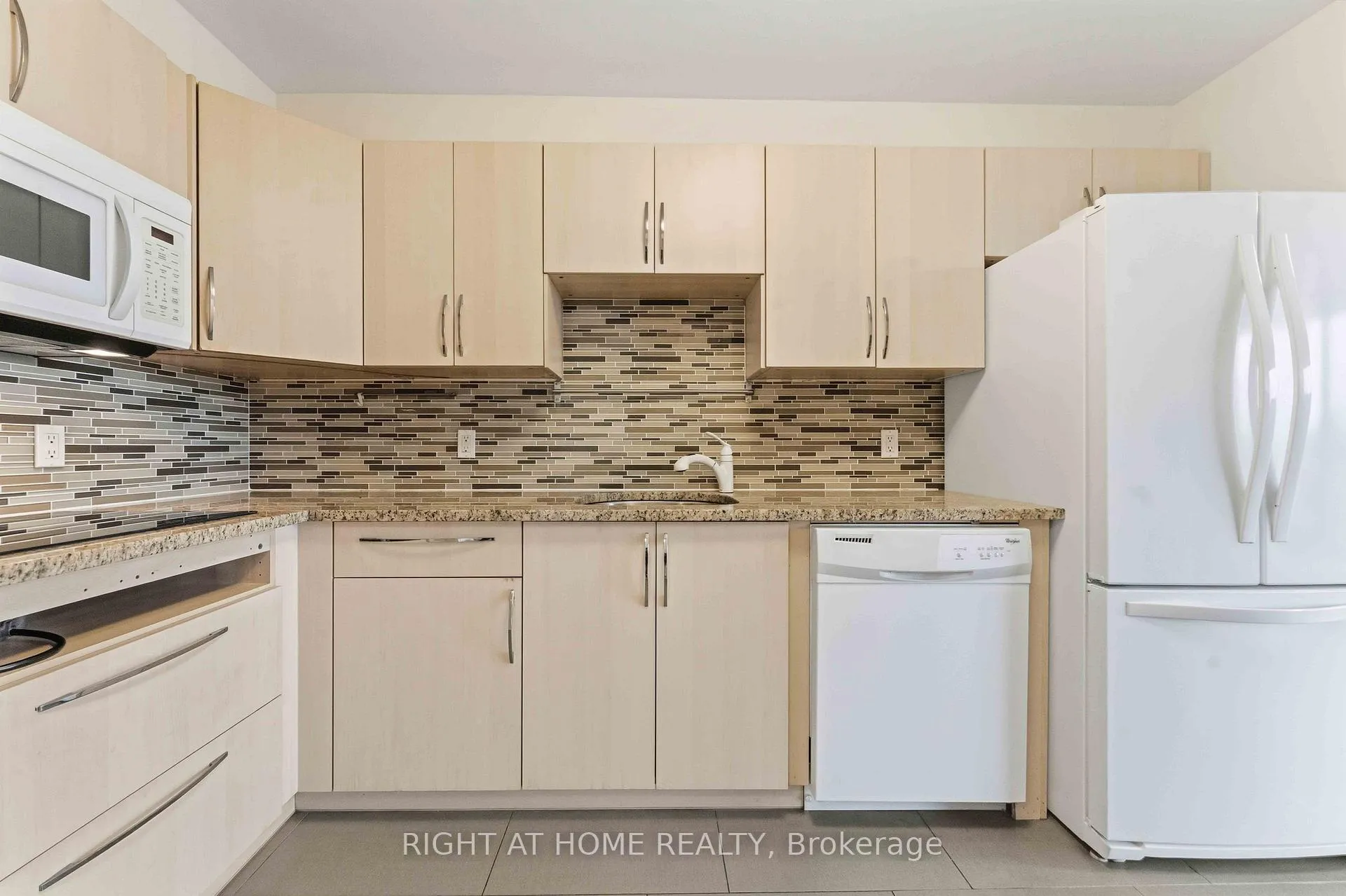 Photo 10 of Unit 311, 665 Bathgate Drive, Ottawa, Carson Meadows — HOMEH