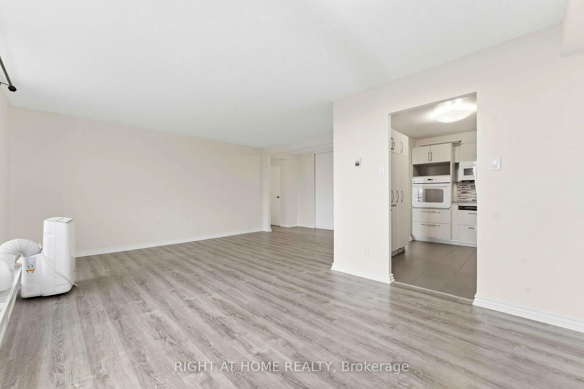 Photo 13 of Unit 311, 665 Bathgate Drive, Ottawa, Carson Meadows — HOMEH