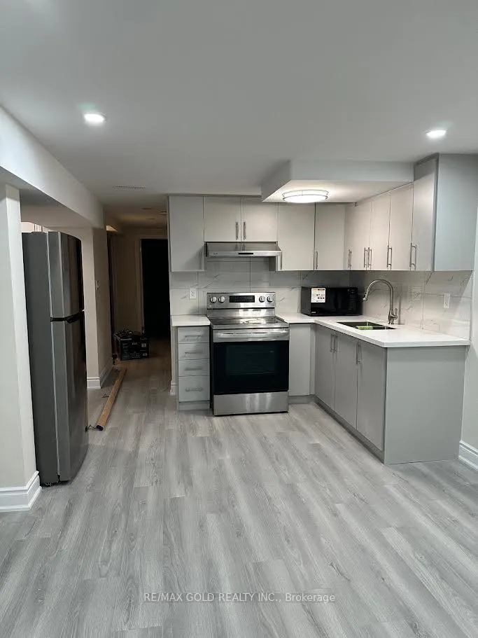 Front of Unit Bsmt, 27 Brookdale Crescent W