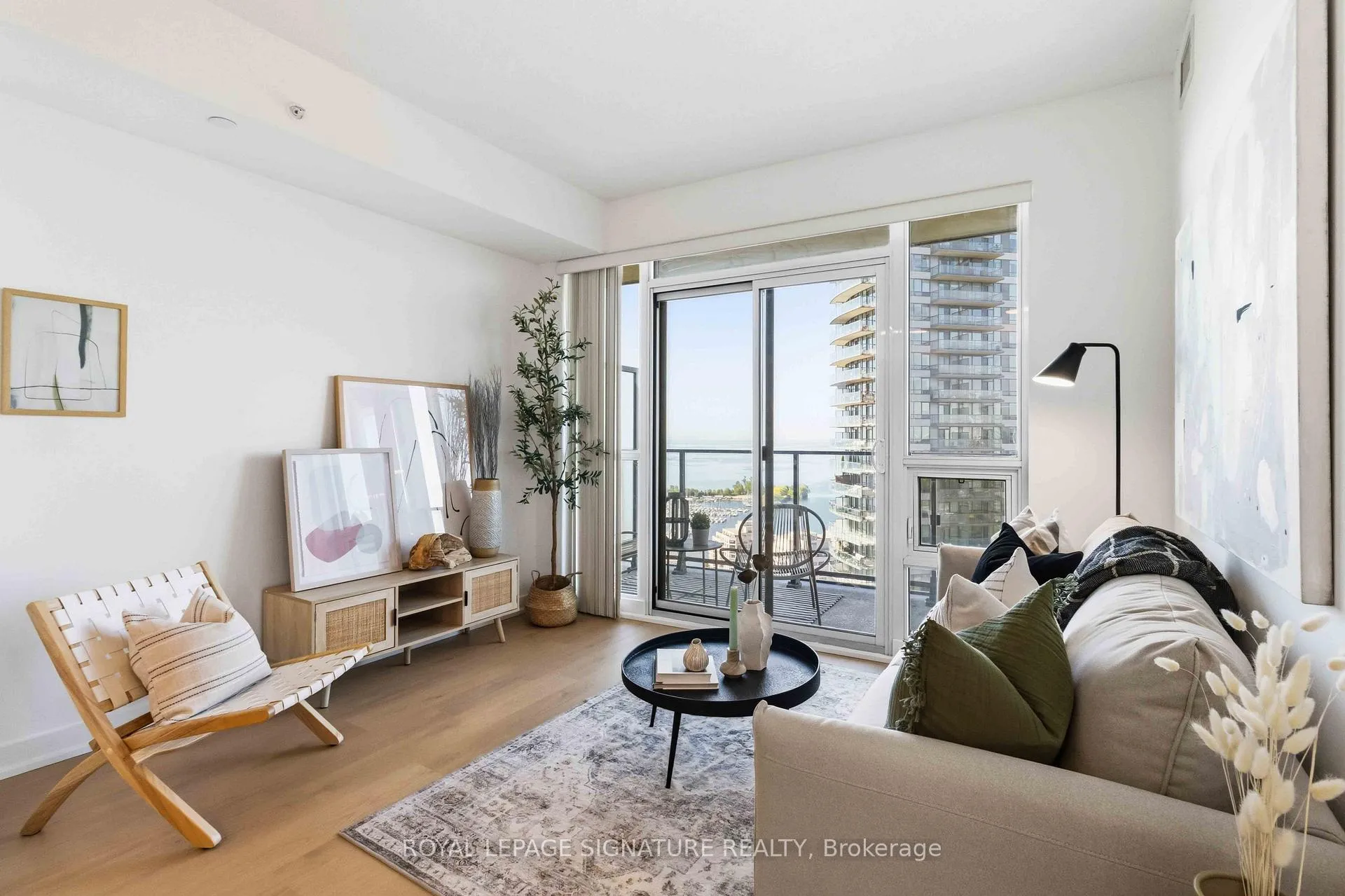 Front of Unit 3604, 2212 Lake Shore Boulevard W