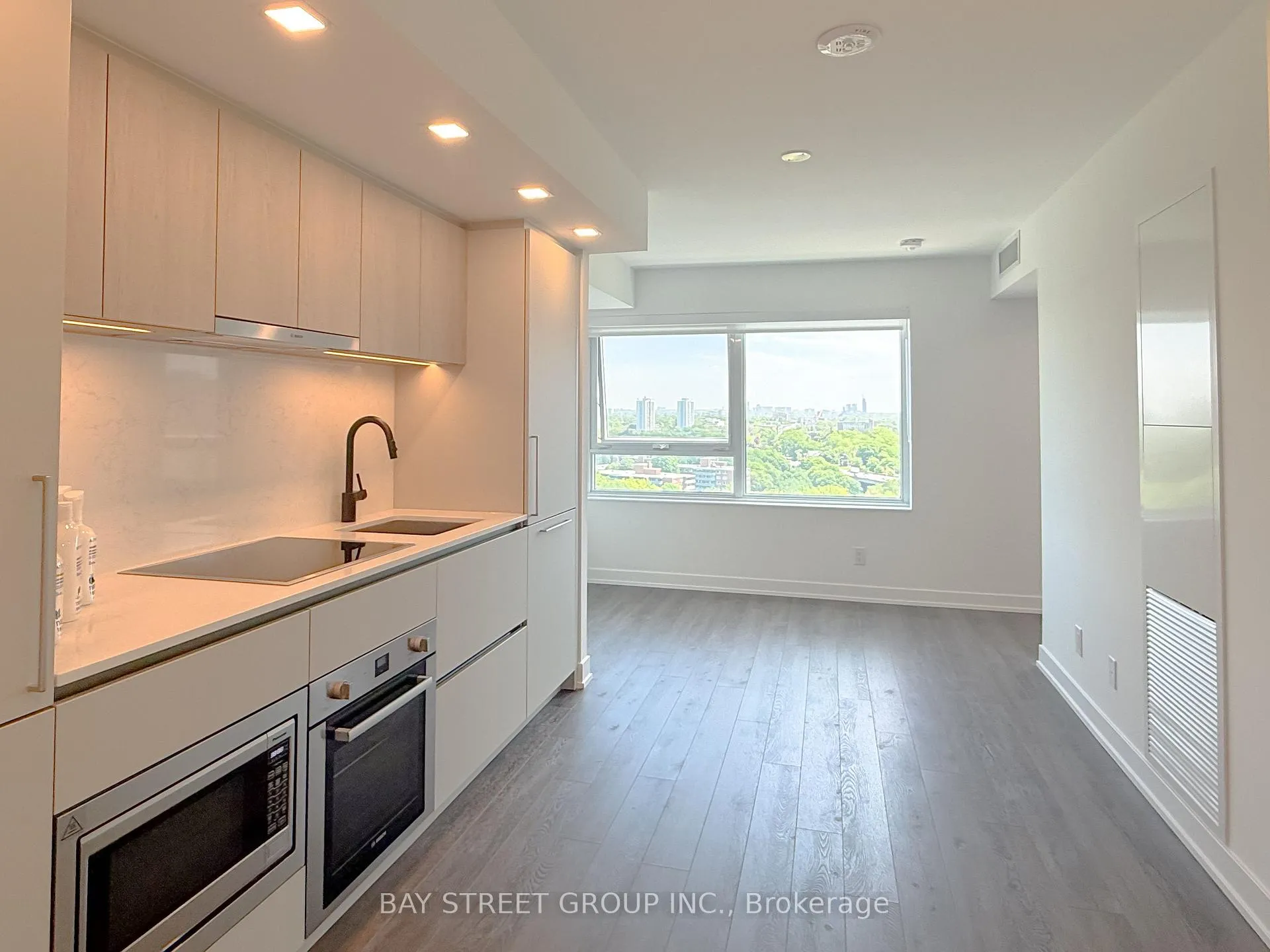 Front of Unit 1409, 609 Sherbourne Street
