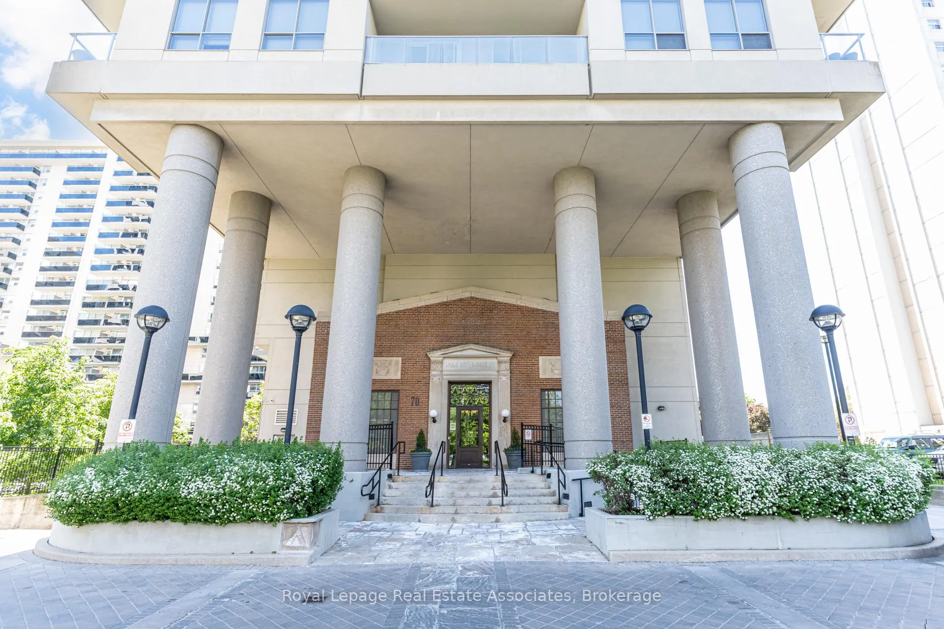 Photo 2 of Unit 705, 70 High Park Avenue, Toronto, High Park North — HOMEH