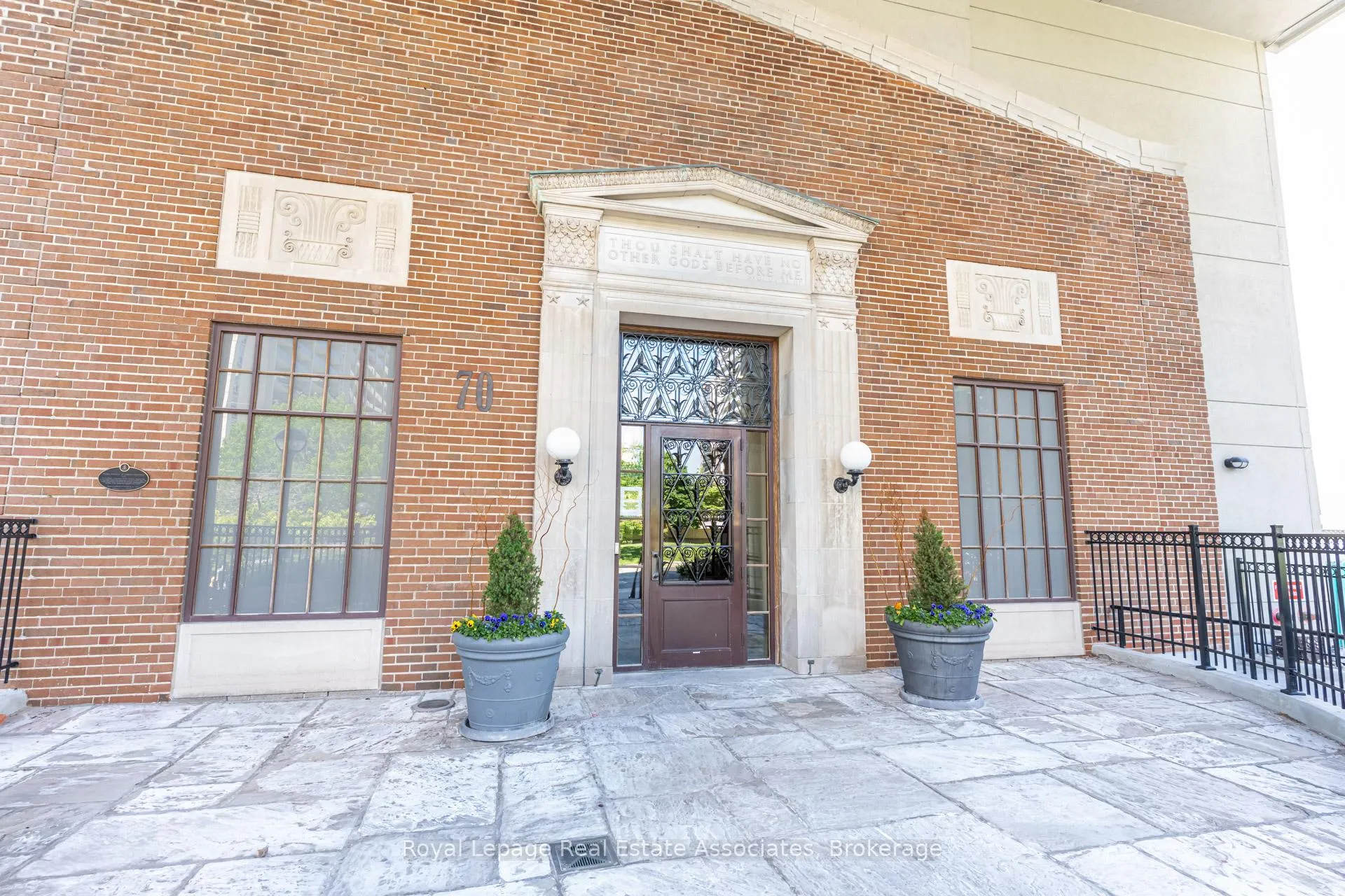 Photo 3 of Unit 705, 70 High Park Avenue, Toronto, High Park North — HOMEH