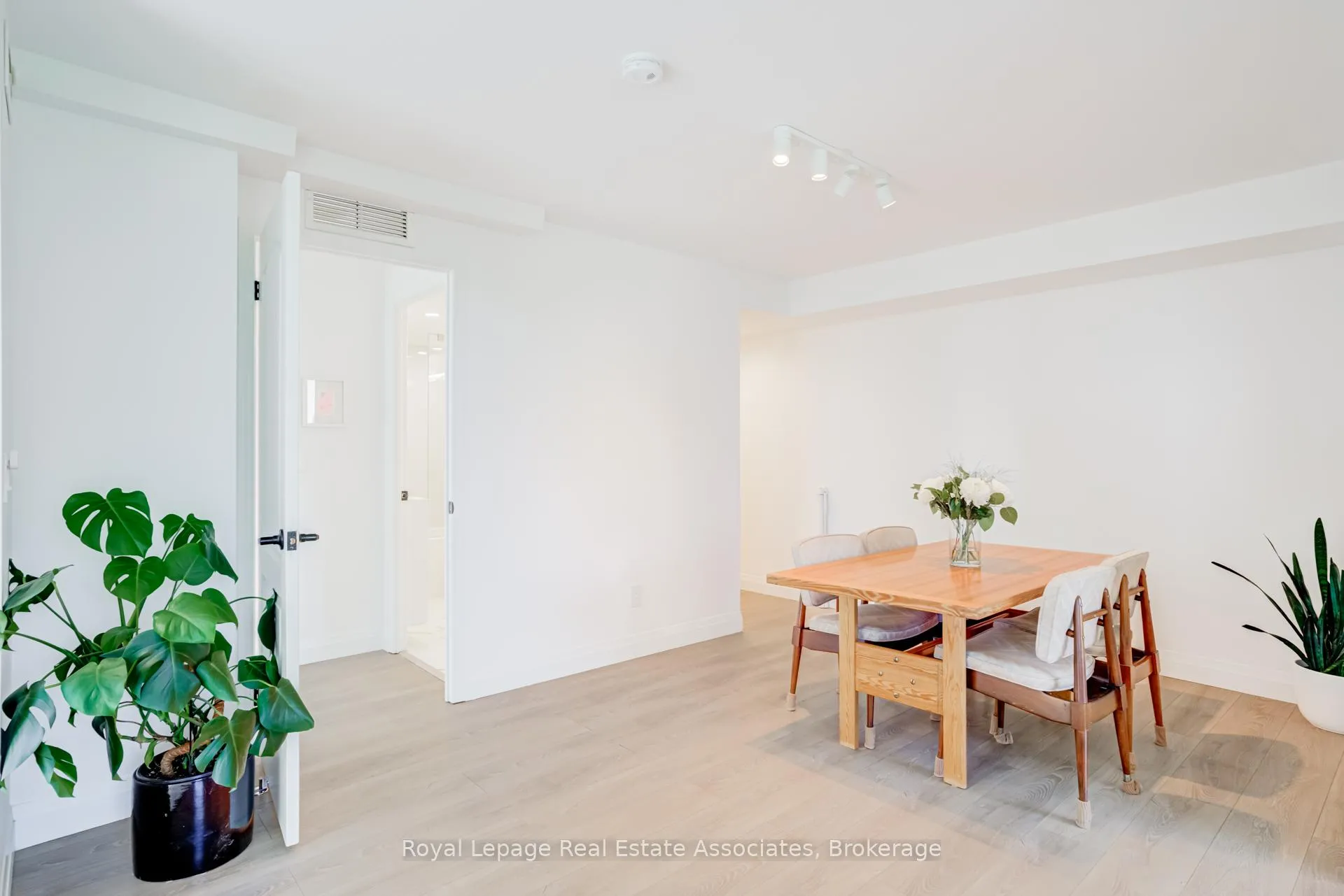 Photo 7 of Unit 705, 70 High Park Avenue, Toronto, High Park North — HOMEH