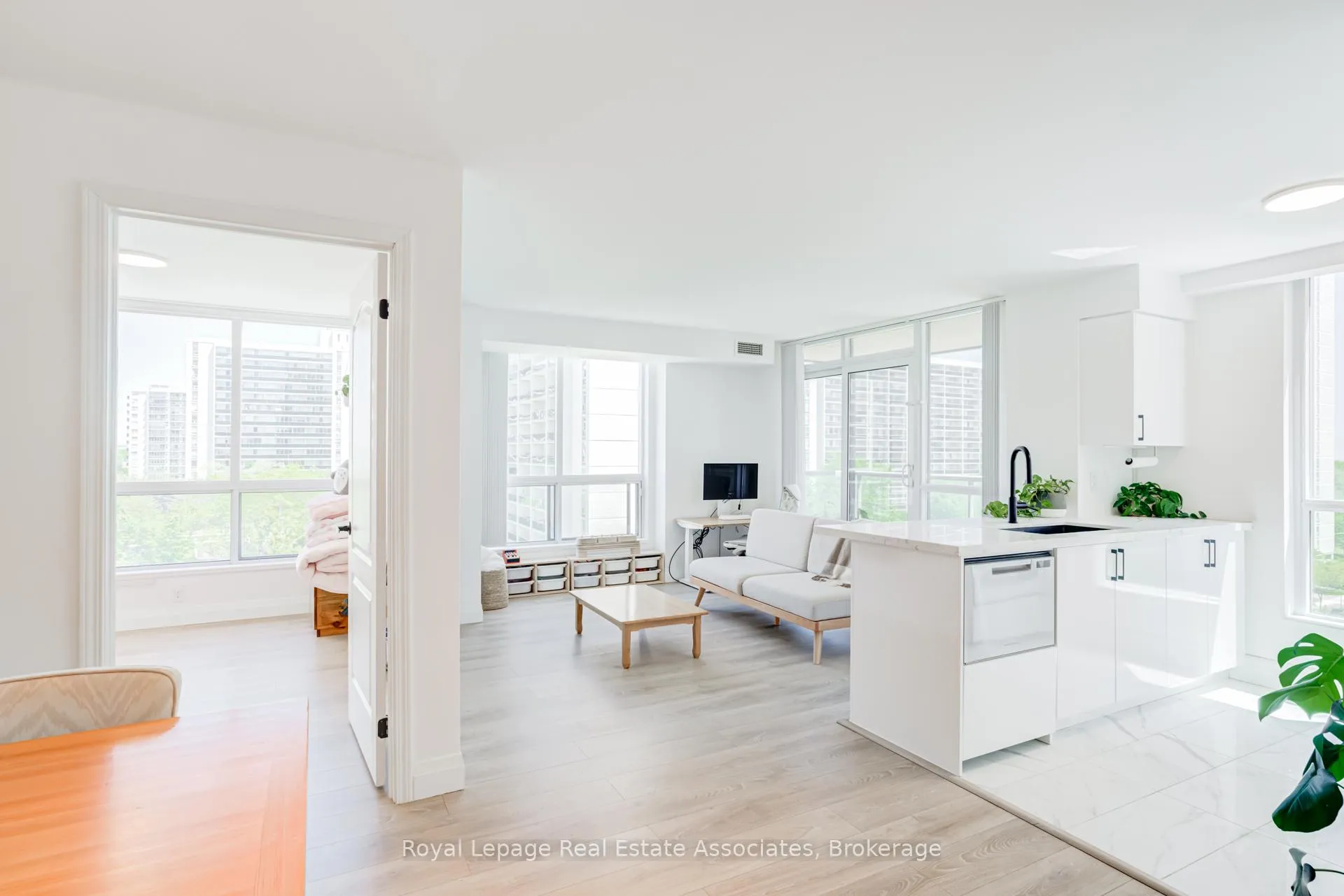 Photo 9 of Unit 705, 70 High Park Avenue, Toronto, High Park North — HOMEH