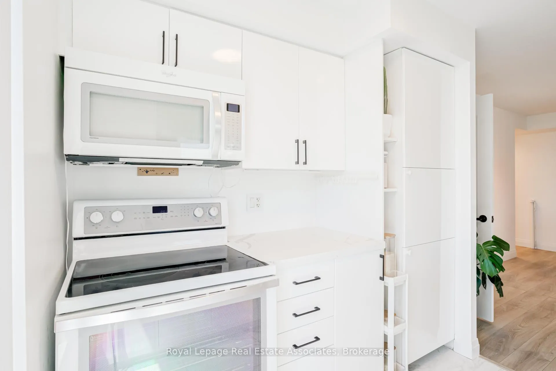 Photo 16 of Unit 705, 70 High Park Avenue, Toronto, High Park North — HOMEH
