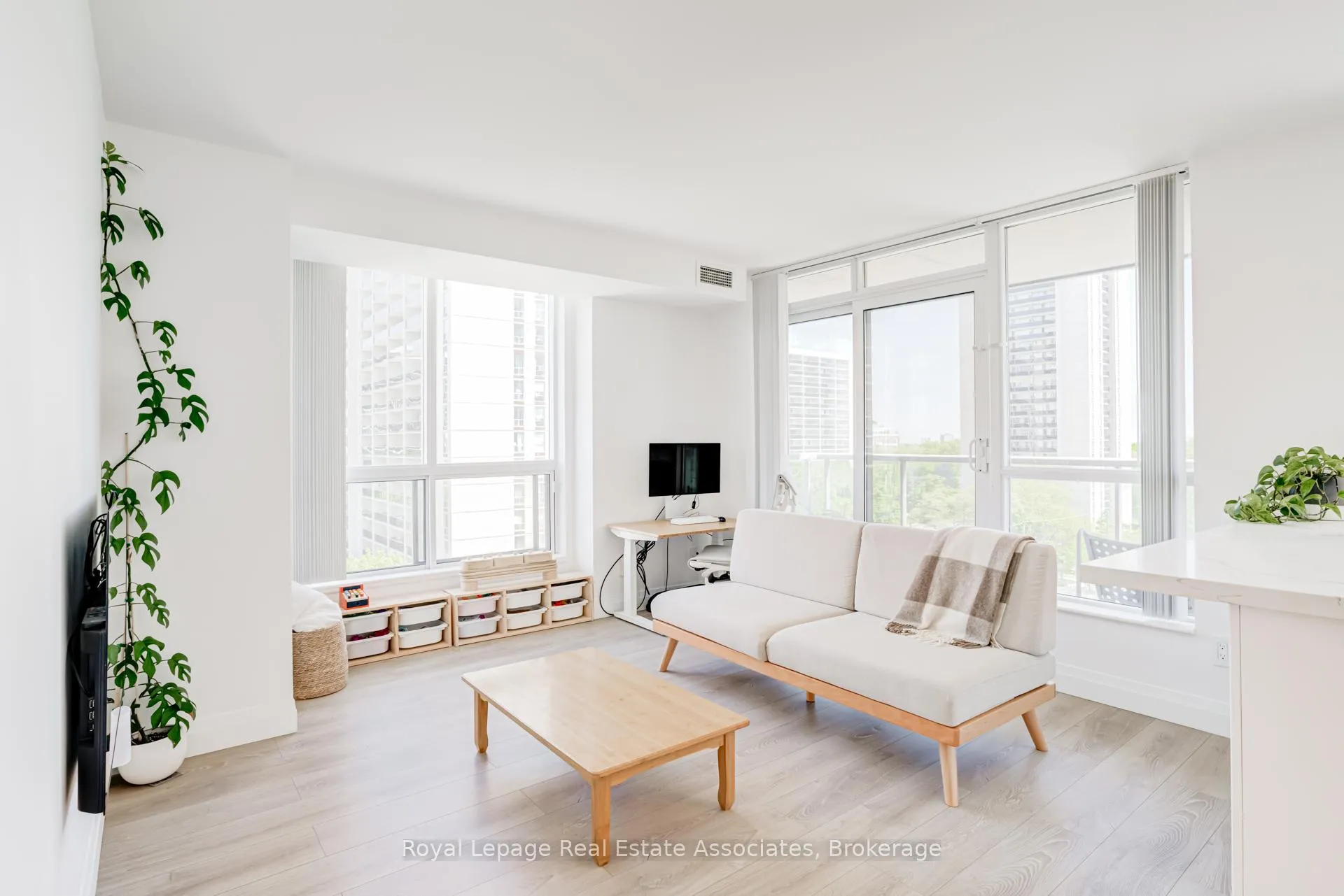 Photo 17 of Unit 705, 70 High Park Avenue, Toronto, High Park North — HOMEH