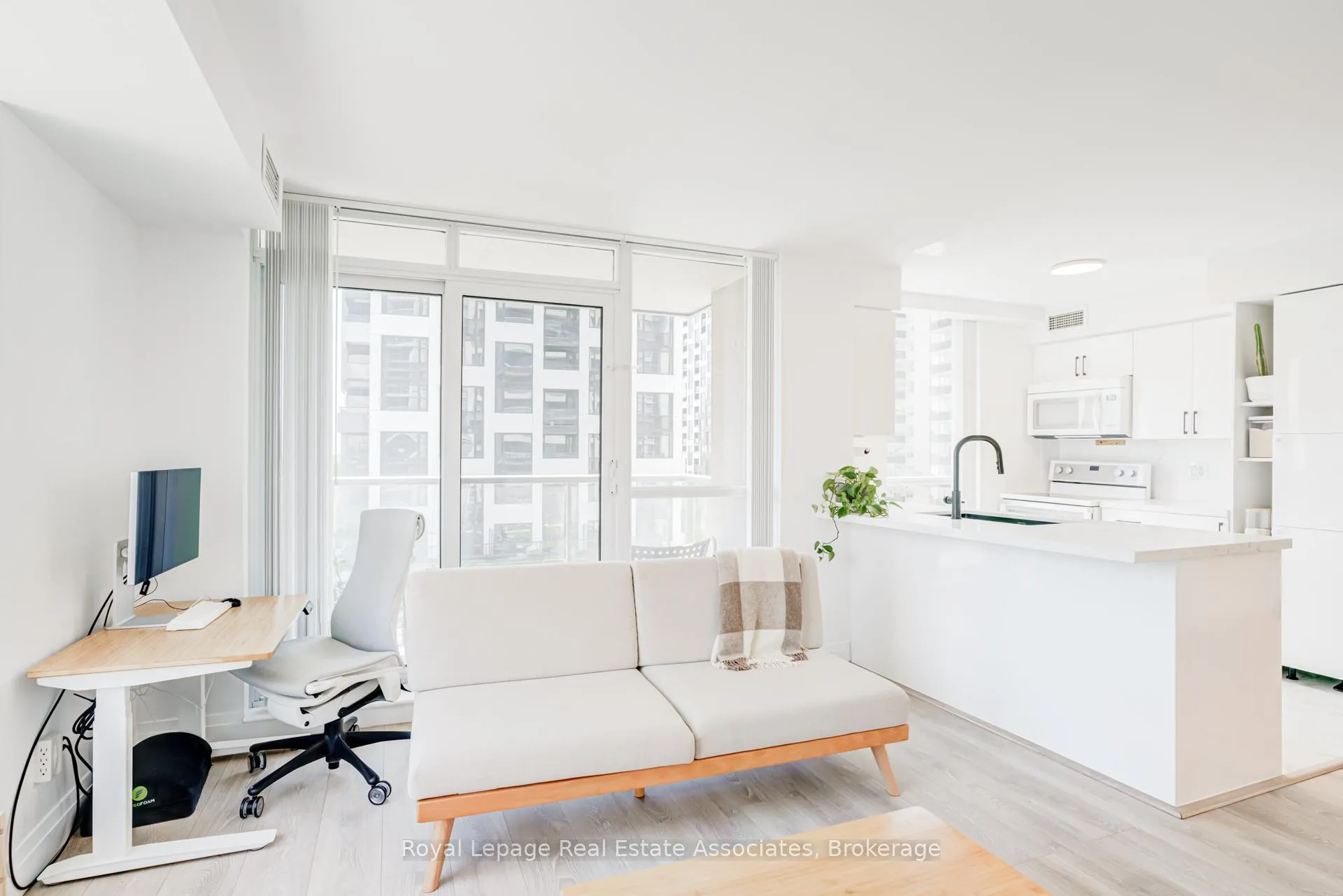 Photo 19 of Unit 705, 70 High Park Avenue, Toronto, High Park North — HOMEH