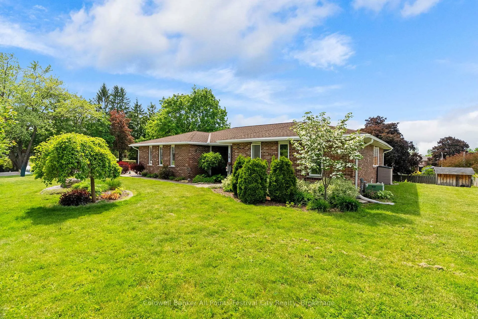 Photo 4 of 30 Mohawk Crescent, Central Huron, Clinton — HOMEH