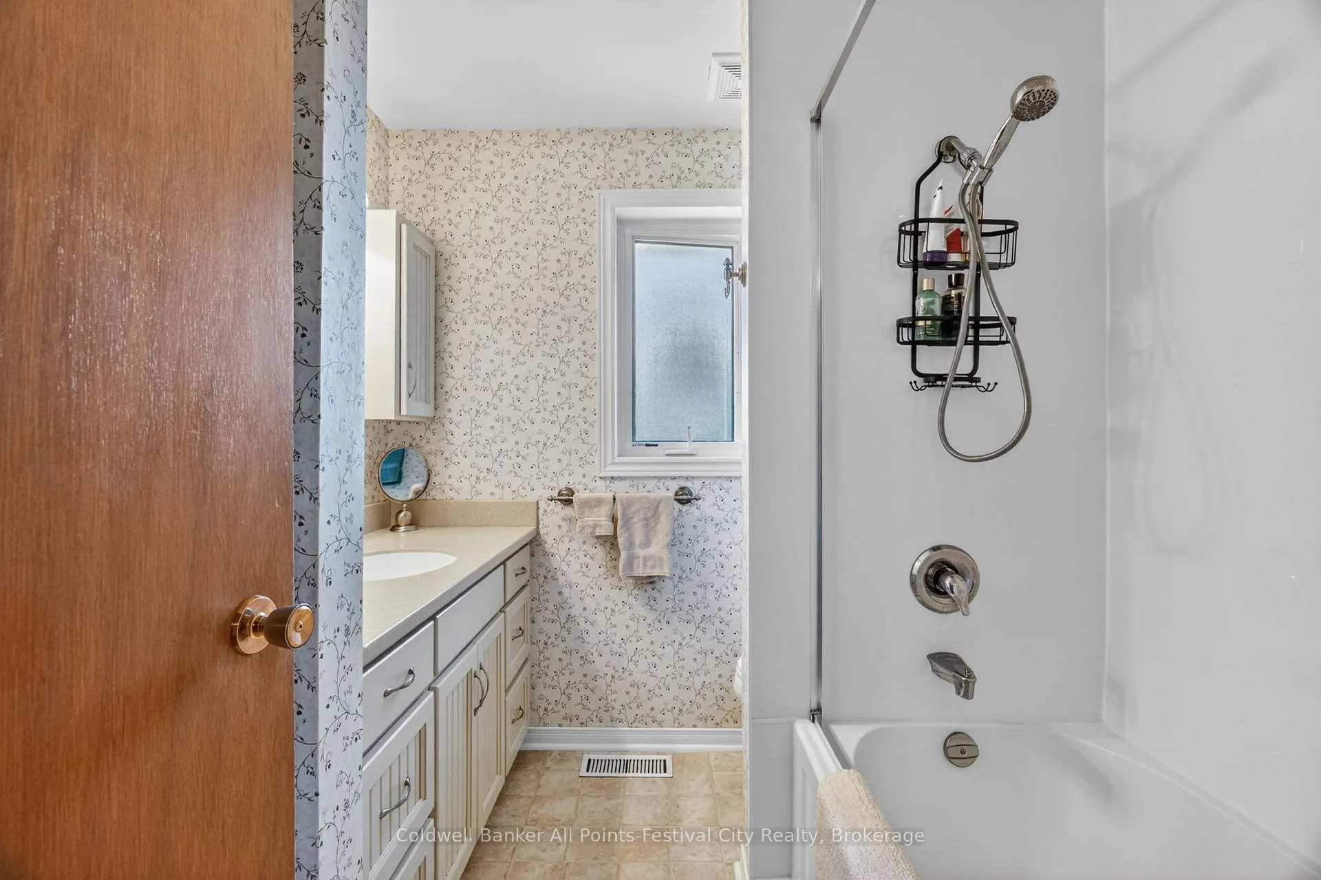 Photo 15 of 30 Mohawk Crescent, Central Huron, Clinton — HOMEH