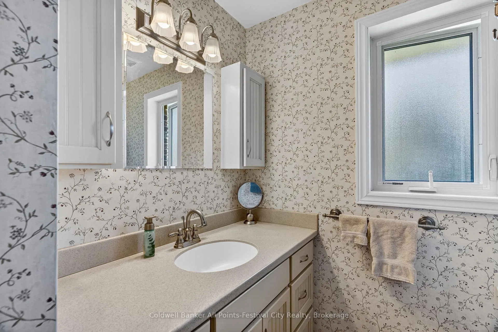 Photo 16 of 30 Mohawk Crescent, Central Huron, Clinton — HOMEH