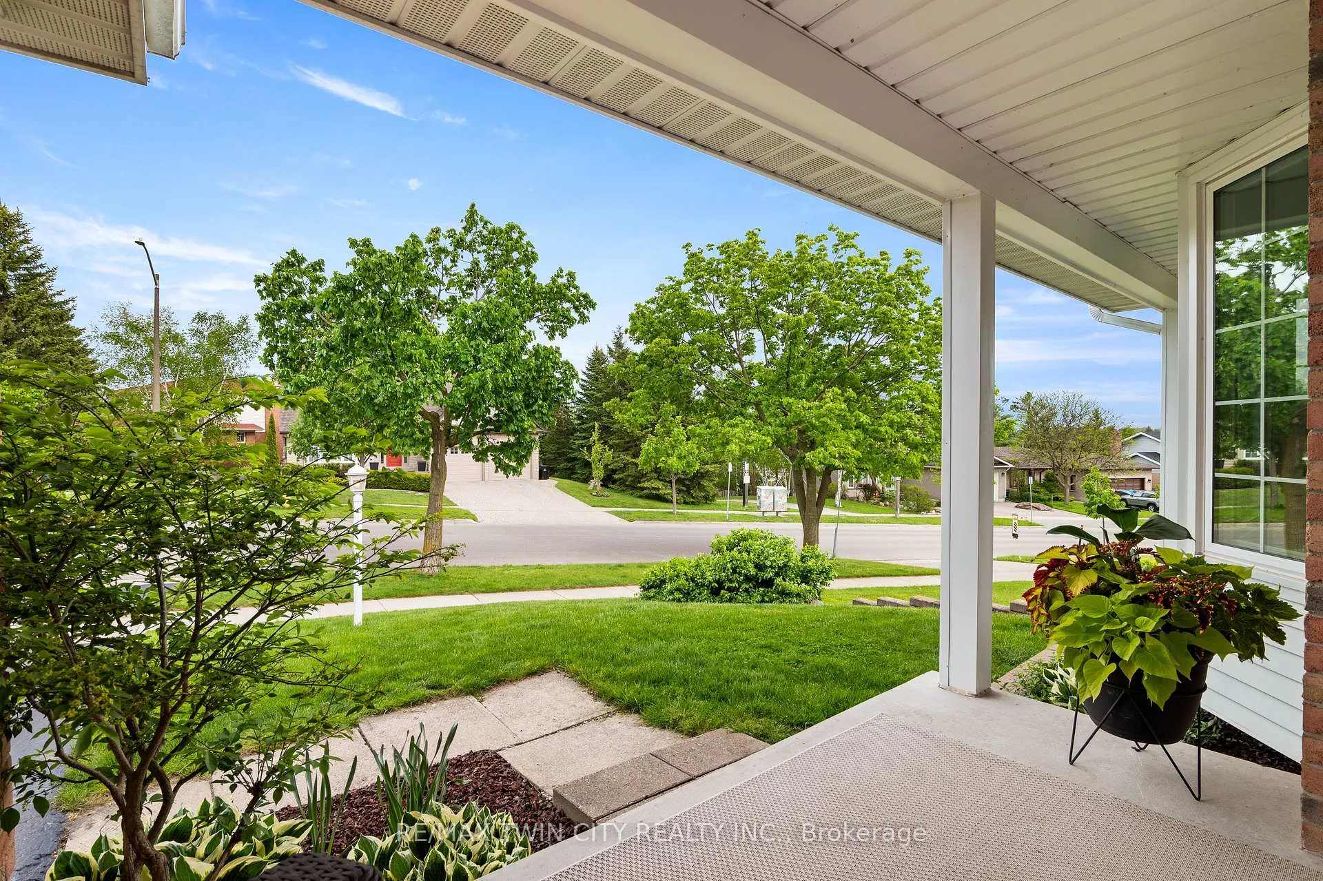 Photo 4 of 240 Grand River Boulevard, Kitchener, Centreville Chicopee — HOMEH