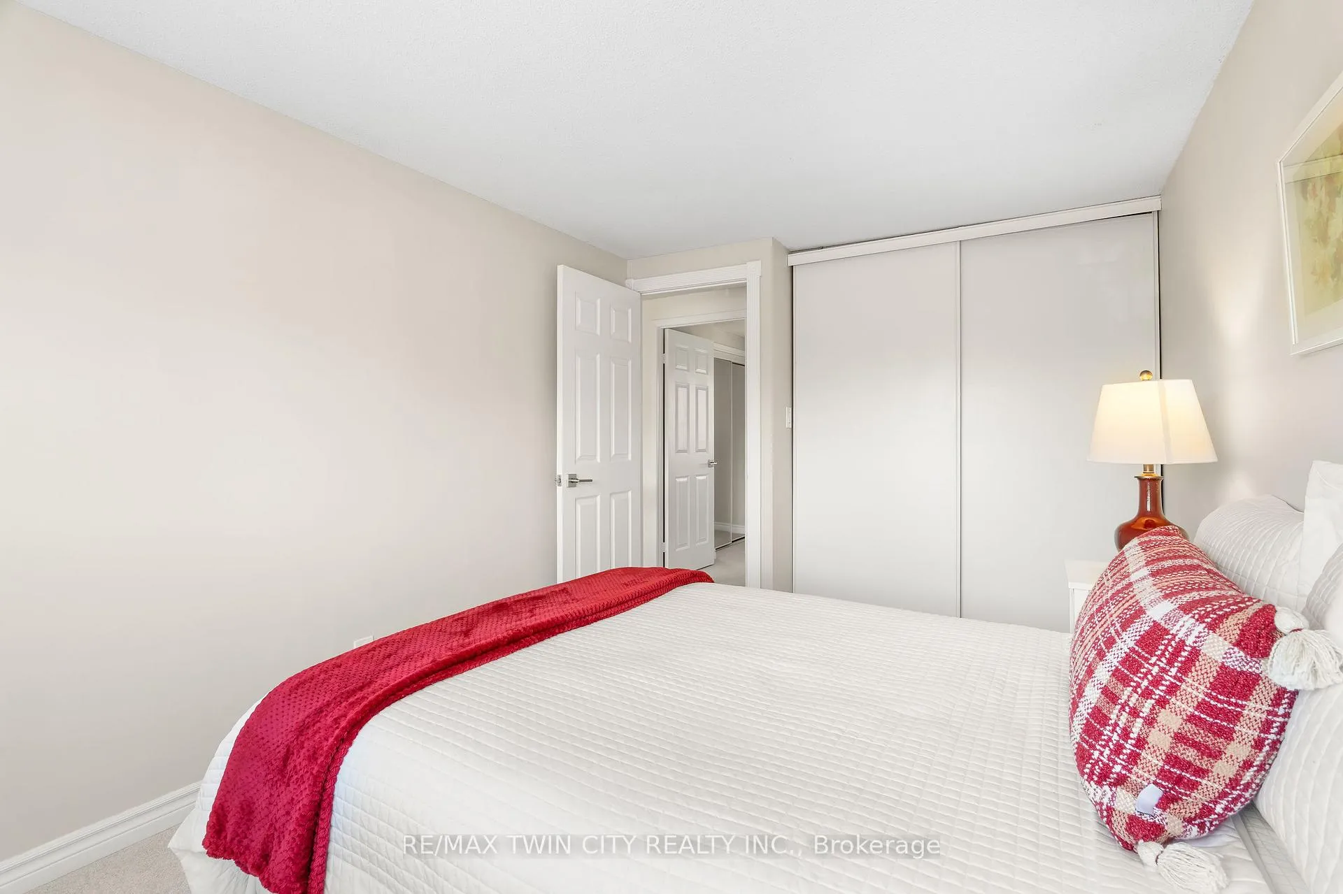 Photo 26 of 240 Grand River Boulevard, Kitchener, Centreville Chicopee — HOMEH