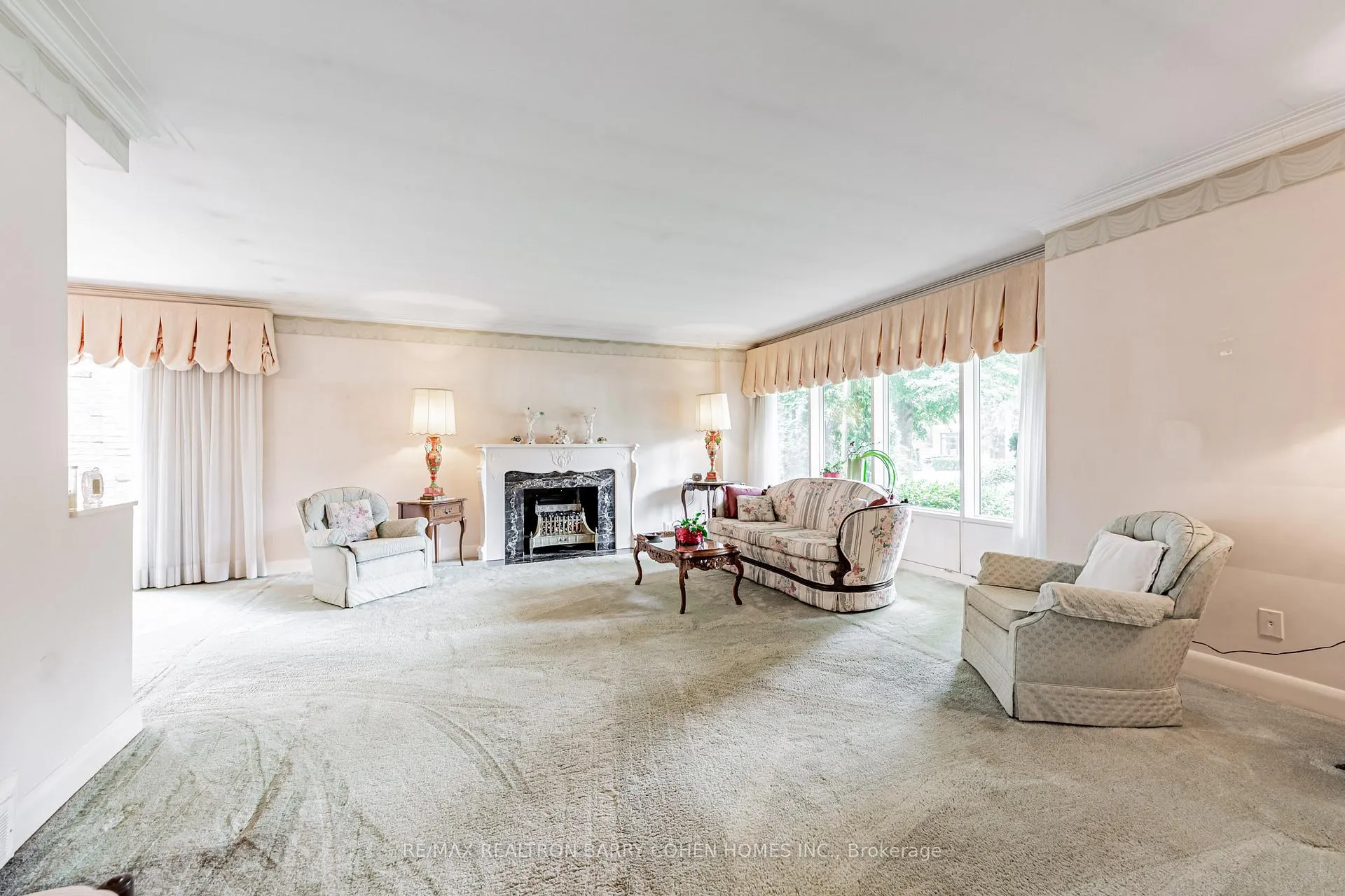 Photo 4 of 200 Cortleigh Boulevard, Toronto, Lawrence Park South — HOMEH