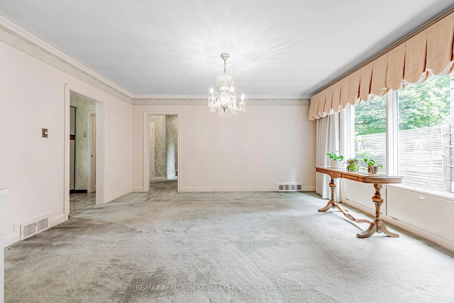 Photo 6 of 200 Cortleigh Boulevard, Toronto, Lawrence Park South — HOMEH