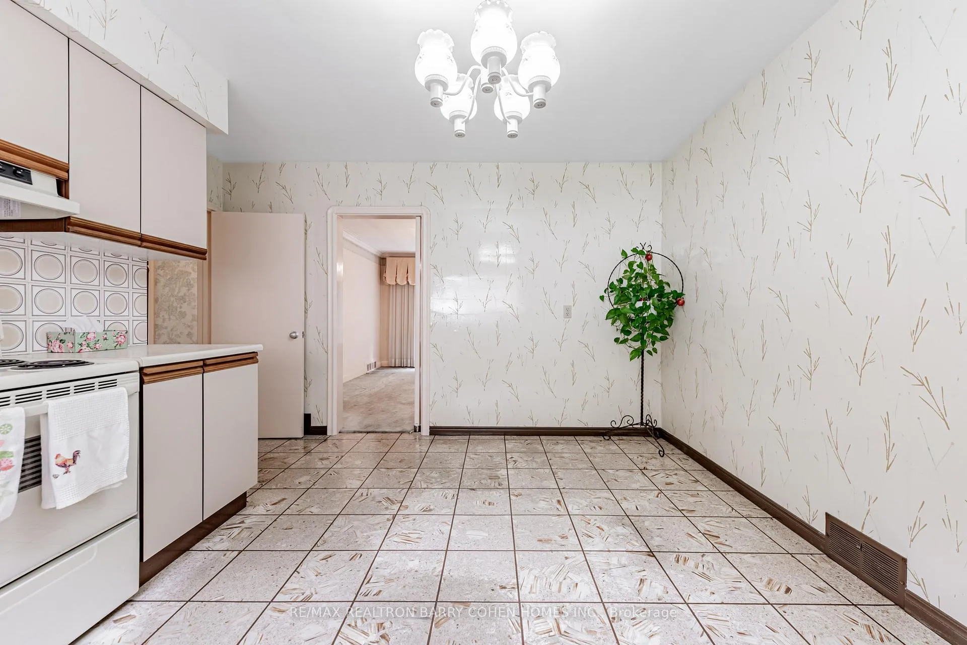 Photo 9 of 200 Cortleigh Boulevard, Toronto, Lawrence Park South — HOMEH