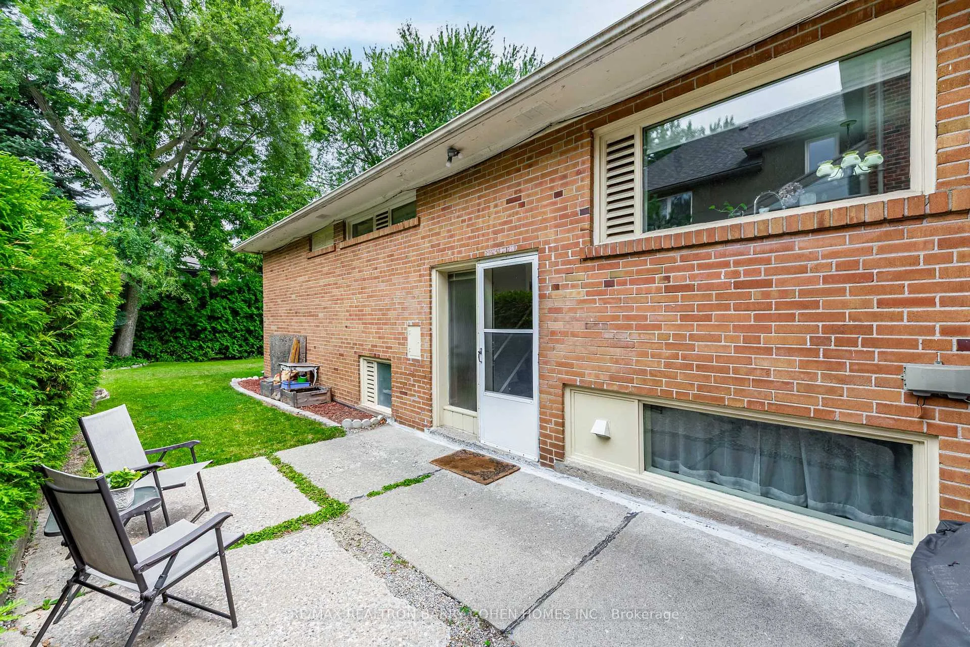 Photo 21 of 200 Cortleigh Boulevard, Toronto, Lawrence Park South — HOMEH