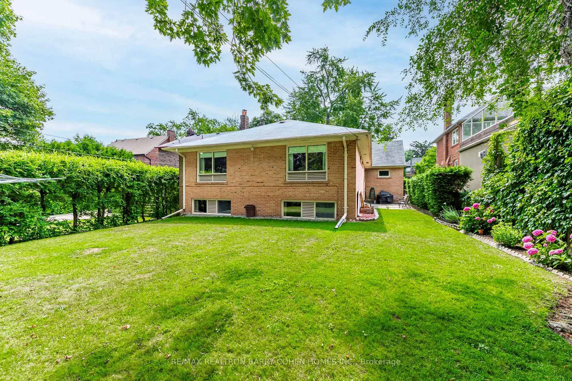 Photo 23 of 200 Cortleigh Boulevard, Toronto, Lawrence Park South — HOMEH
