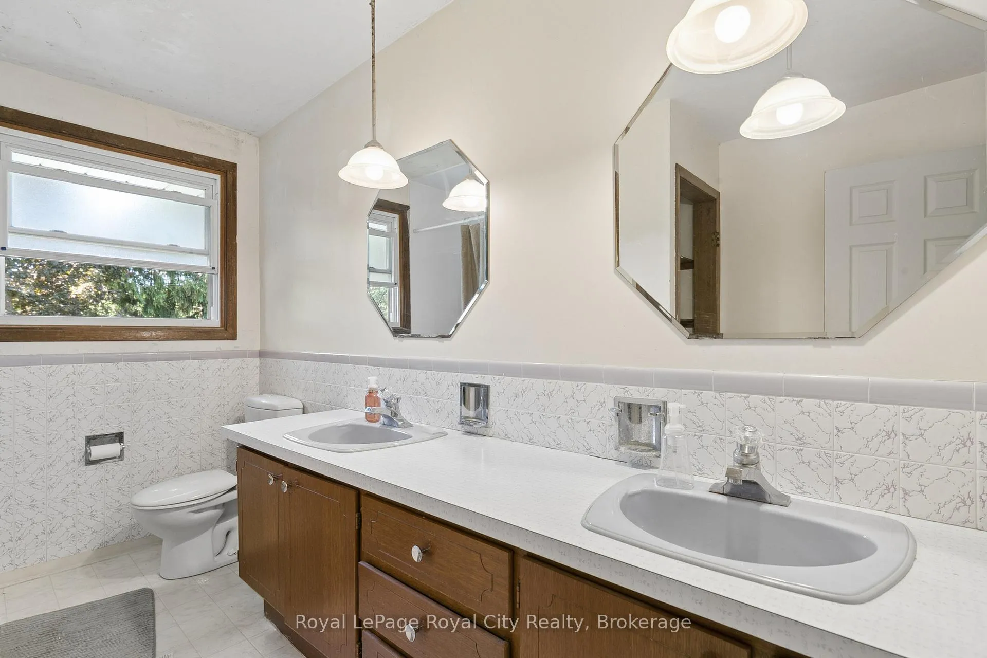 Photo 17 of 55 Lonsdale Drive, Guelph, Riverside Park — HOMEH