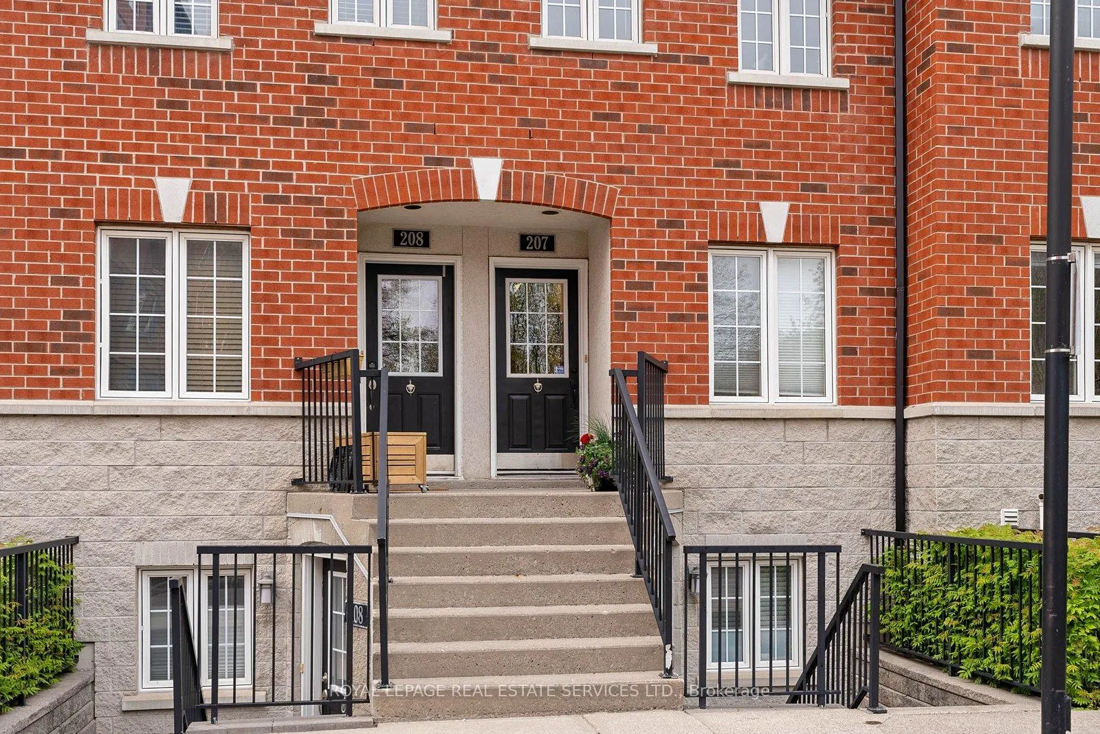 Photo 2 of Unit 207, 262 St Helens Avenue, Toronto, Dufferin Grove — HOMEH