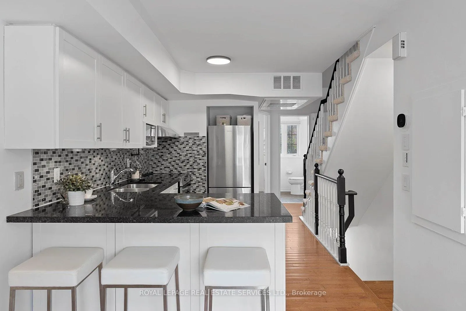 Photo 4 of Unit 207, 262 St Helens Avenue, Toronto, Dufferin Grove — HOMEH
