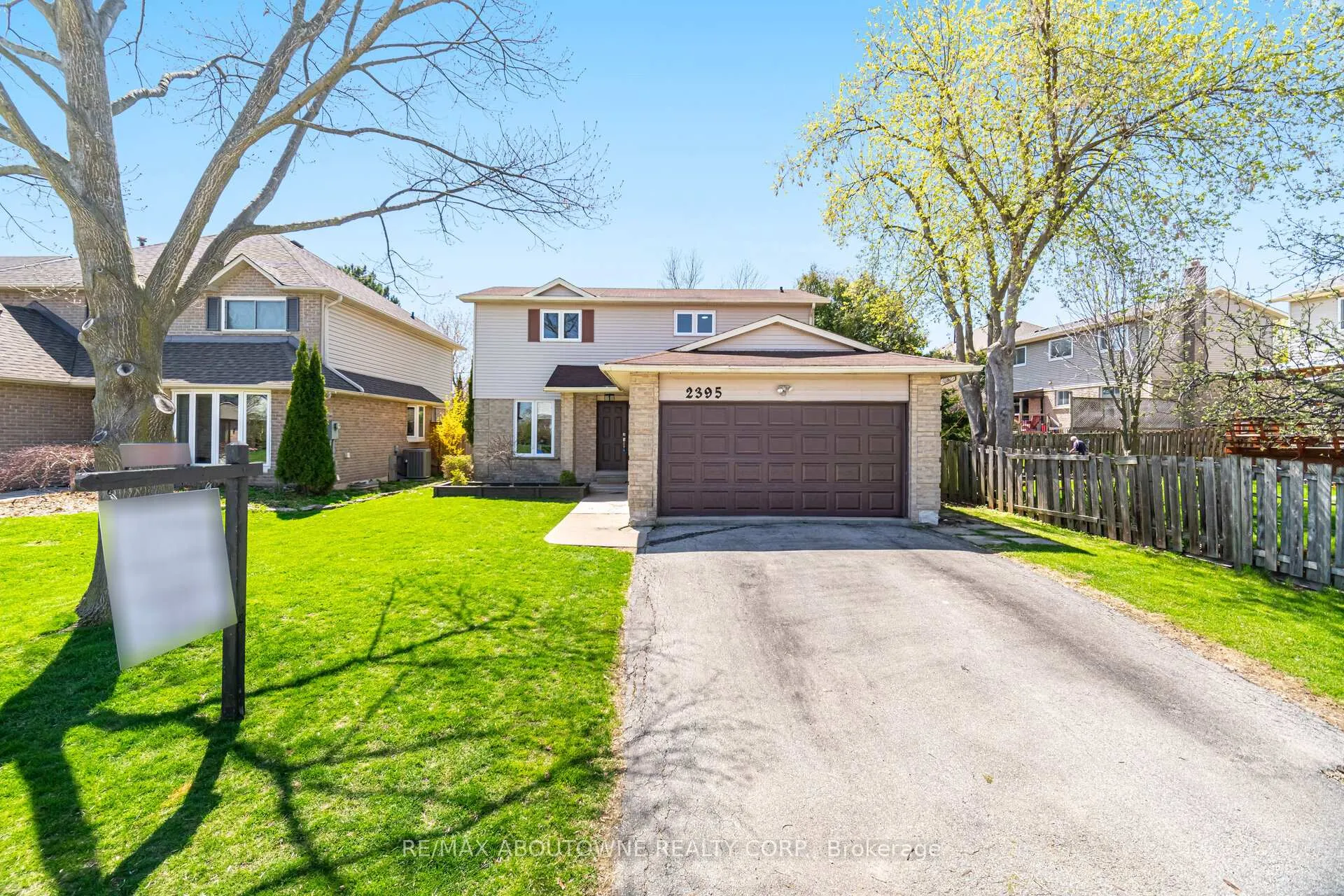 Photo 2 of 2395 Arnold Crescent, Burlington, Brant Hills — HOMEH