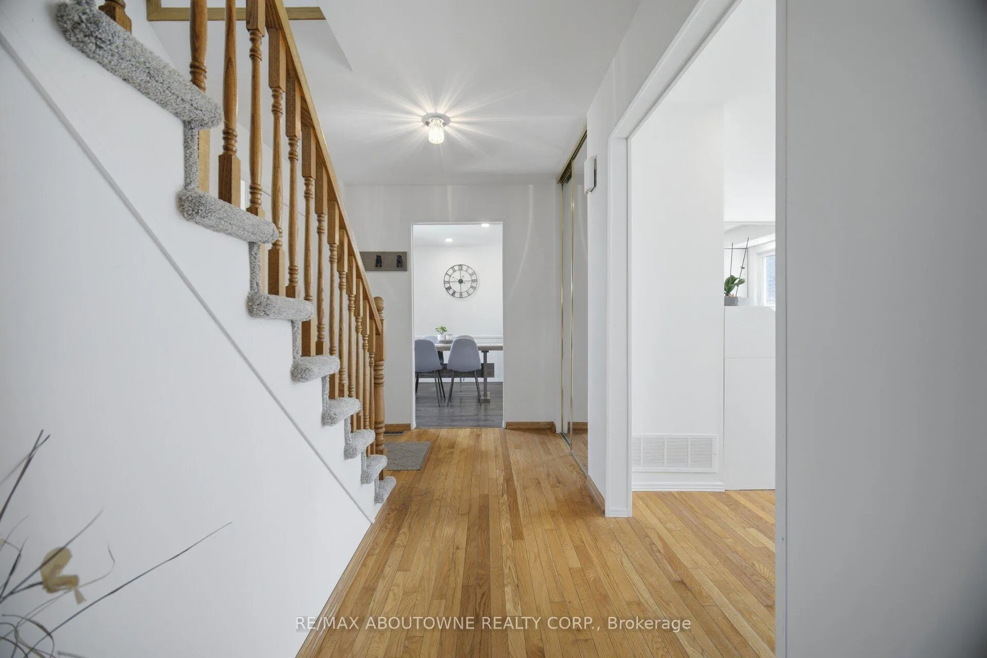 Photo 4 of 2395 Arnold Crescent, Burlington, Brant Hills — HOMEH