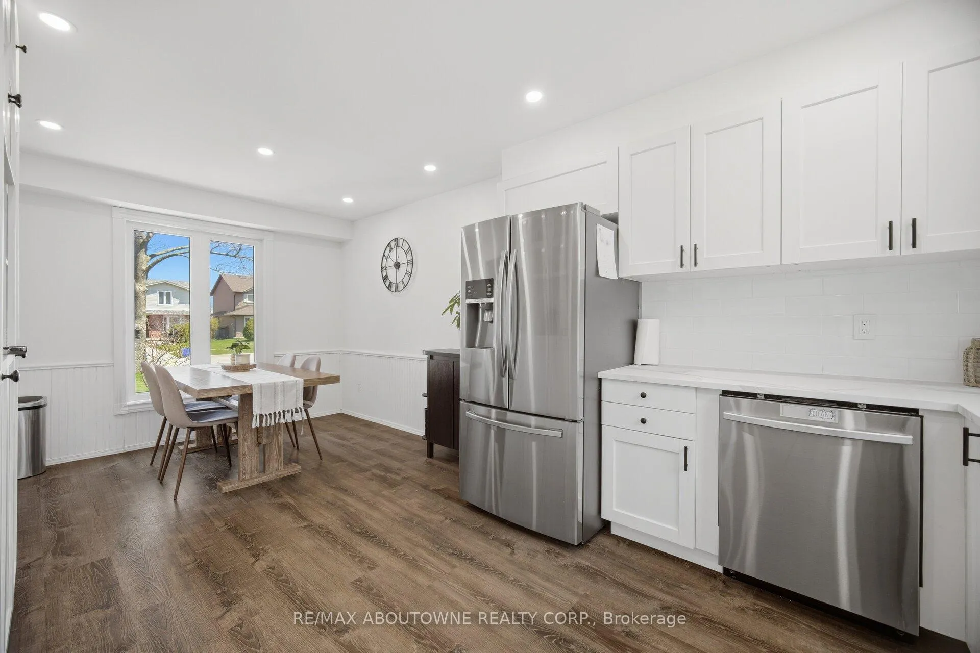 Photo 9 of 2395 Arnold Crescent, Burlington, Brant Hills — HOMEH