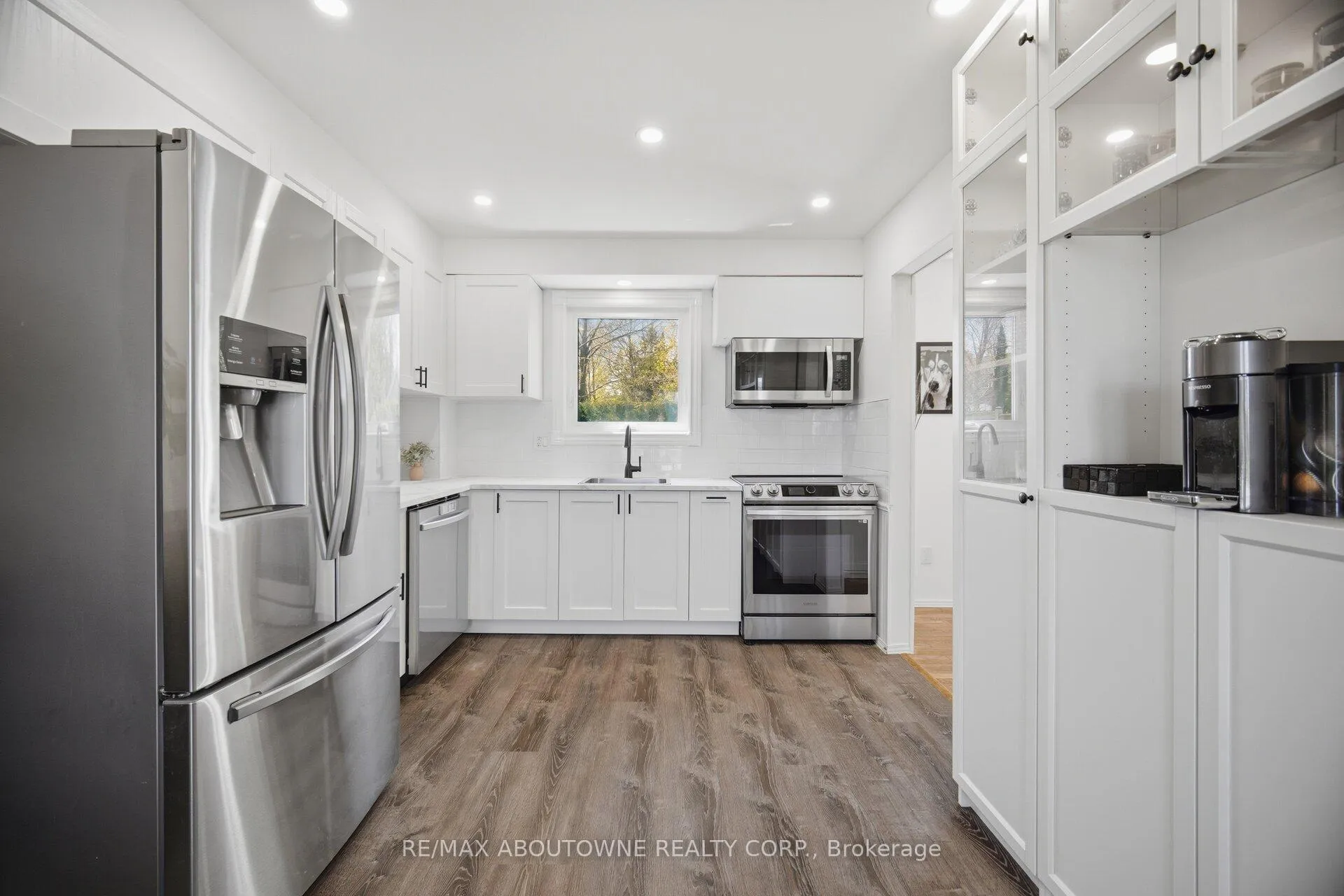 Photo 12 of 2395 Arnold Crescent, Burlington, Brant Hills — HOMEH