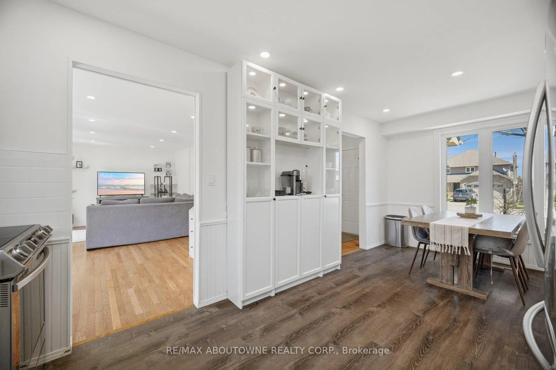 Photo 13 of 2395 Arnold Crescent, Burlington, Brant Hills — HOMEH