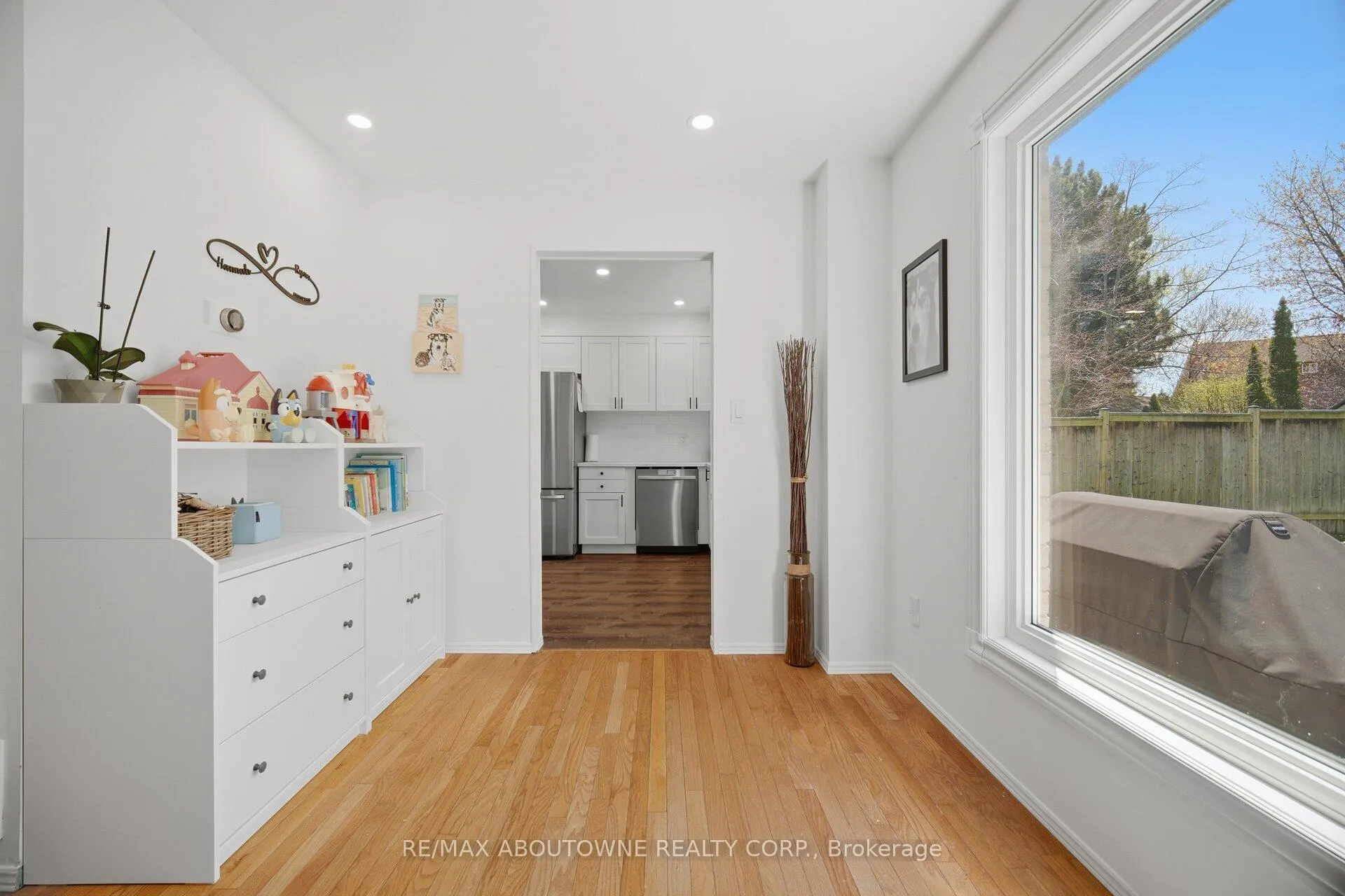 Photo 14 of 2395 Arnold Crescent, Burlington, Brant Hills — HOMEH
