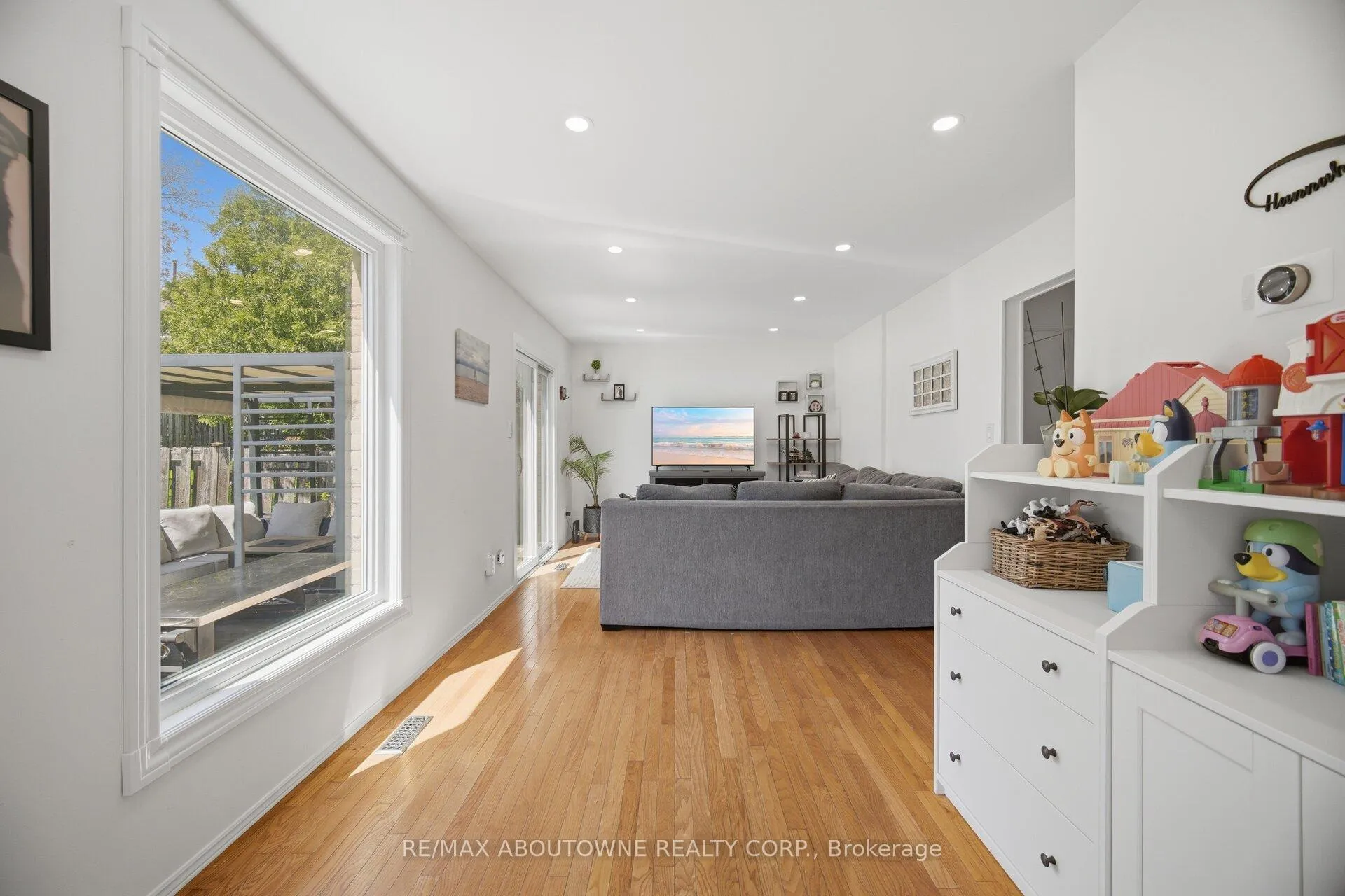 Photo 15 of 2395 Arnold Crescent, Burlington, Brant Hills — HOMEH