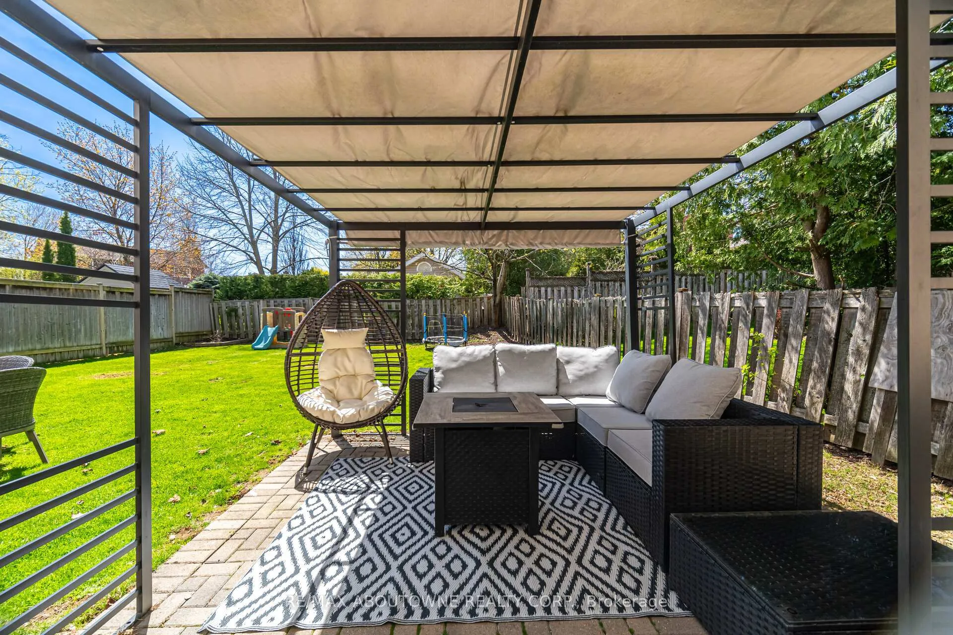 Photo 31 of 2395 Arnold Crescent, Burlington, Brant Hills — HOMEH