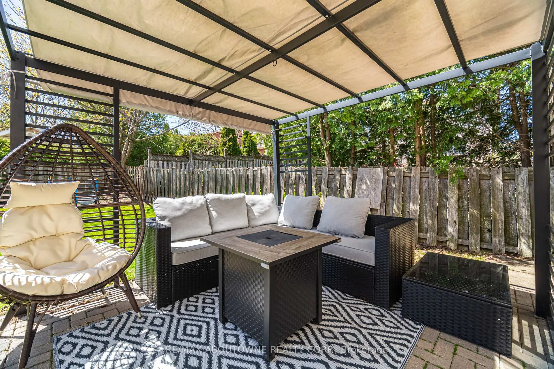Photo 33 of 2395 Arnold Crescent, Burlington, Brant Hills — HOMEH