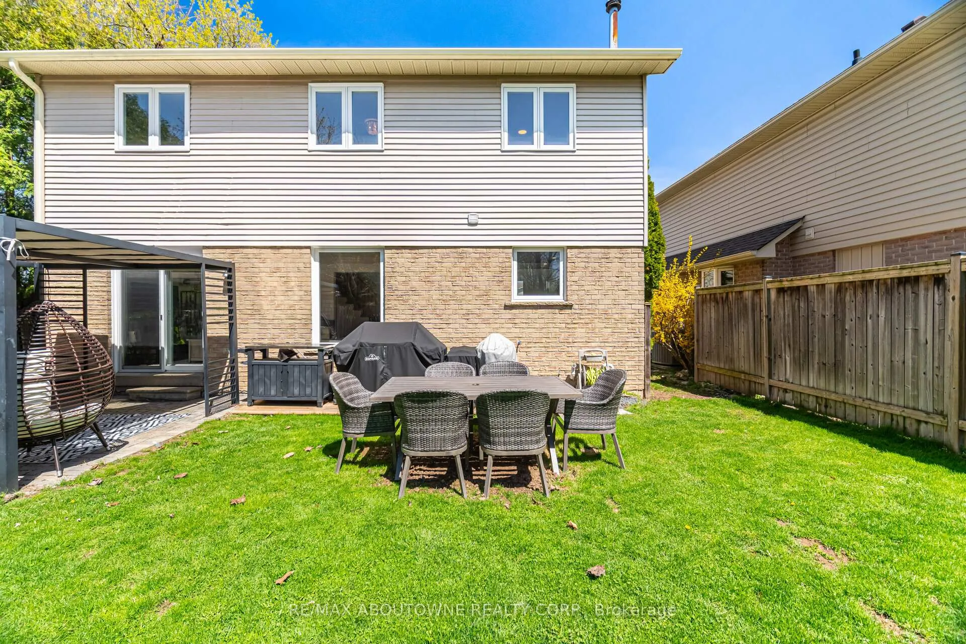 Photo 36 of 2395 Arnold Crescent, Burlington, Brant Hills — HOMEH