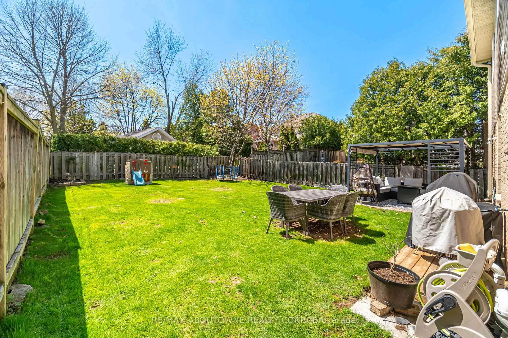 Photo 37 of 2395 Arnold Crescent, Burlington, Brant Hills — HOMEH