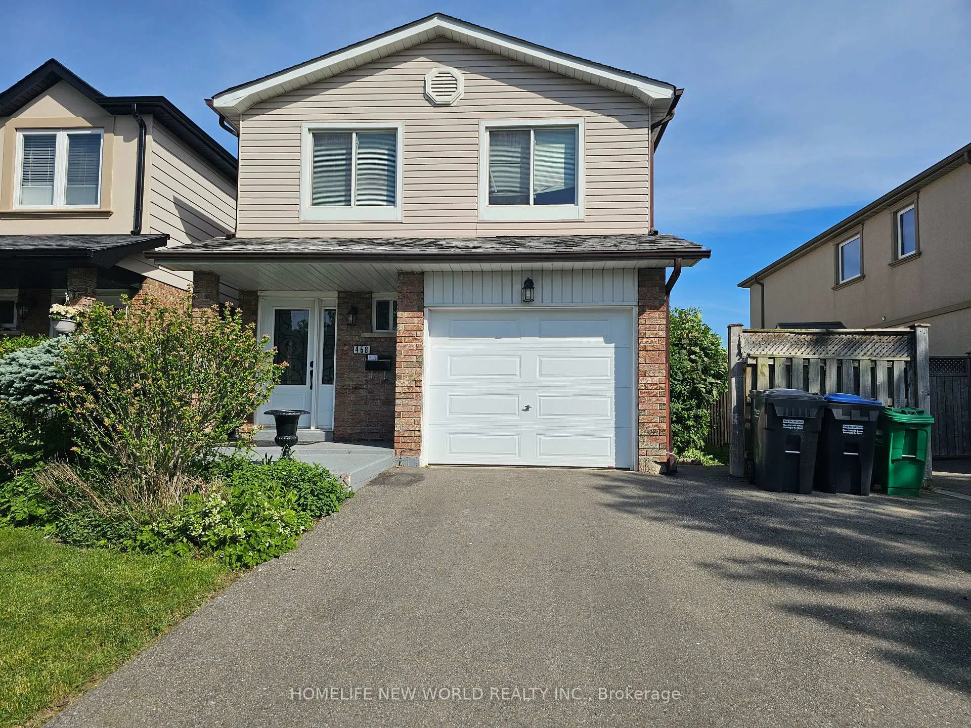 Front of Unit Lower, 458 Appledore Crescent