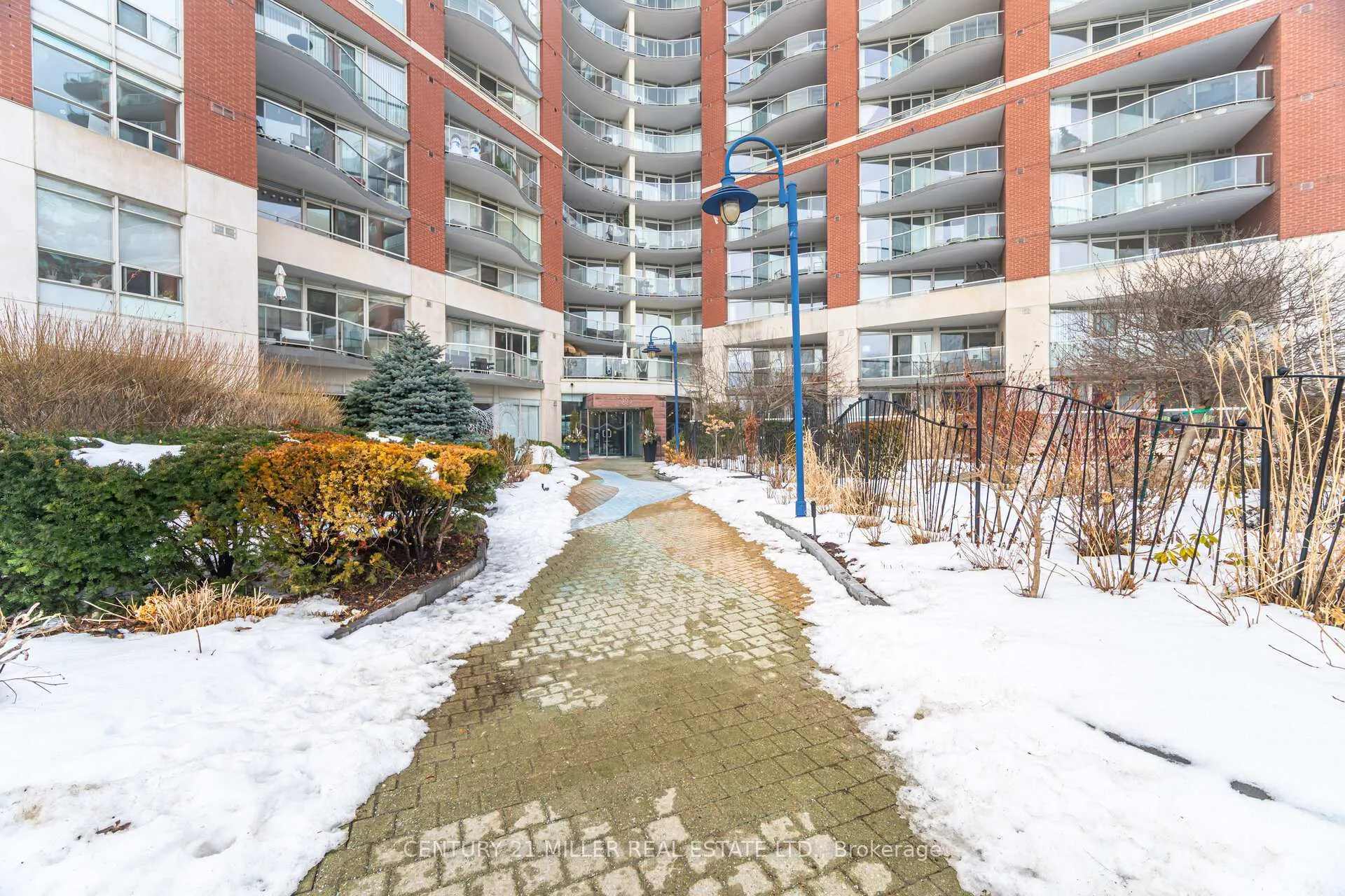 Photo 2 of Unit 318, 550 Queens Quay W, Toronto, Waterfront Communities — HOMEH