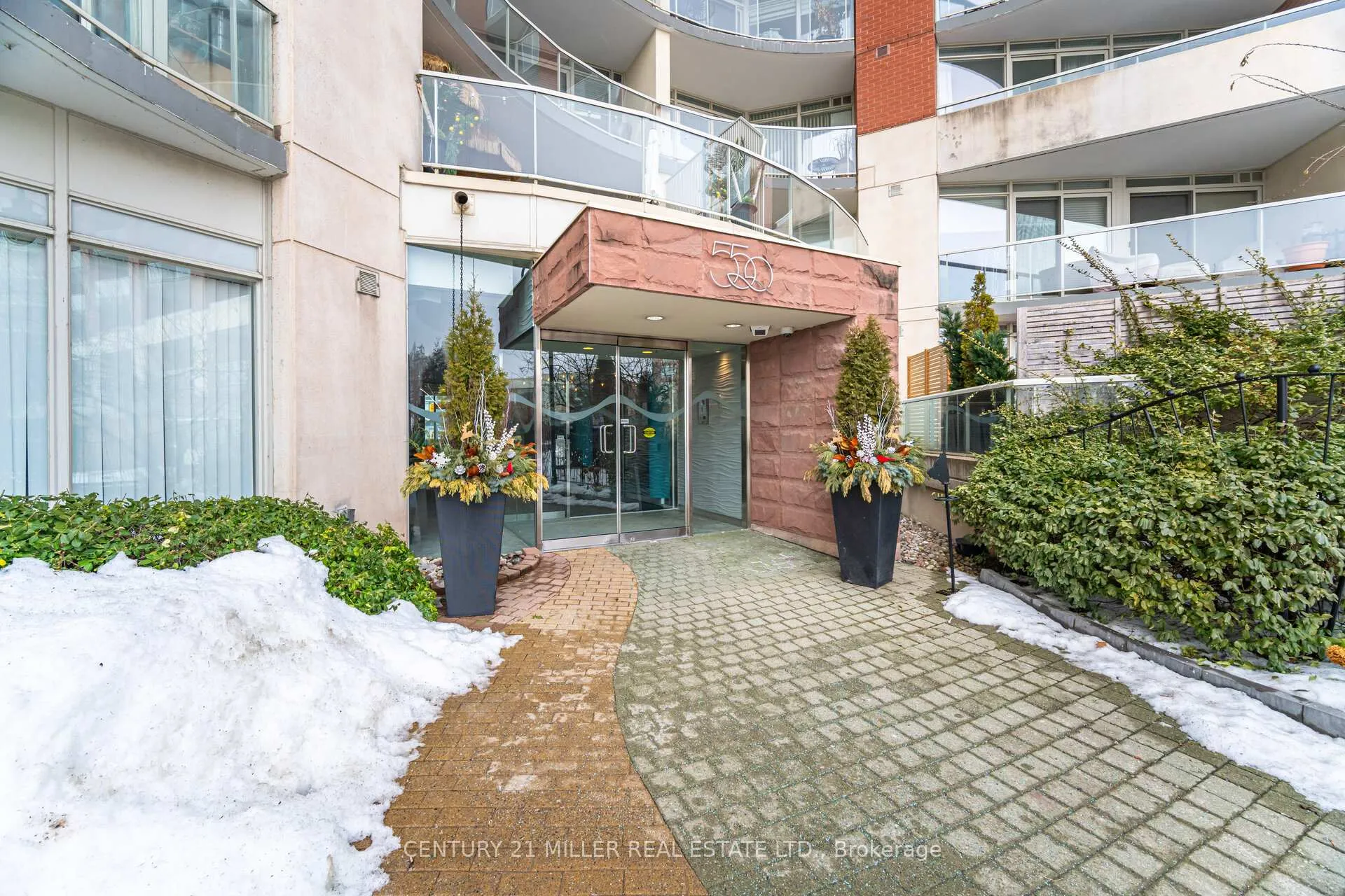 Photo 3 of Unit 318, 550 Queens Quay W, Toronto, Waterfront Communities — HOMEH