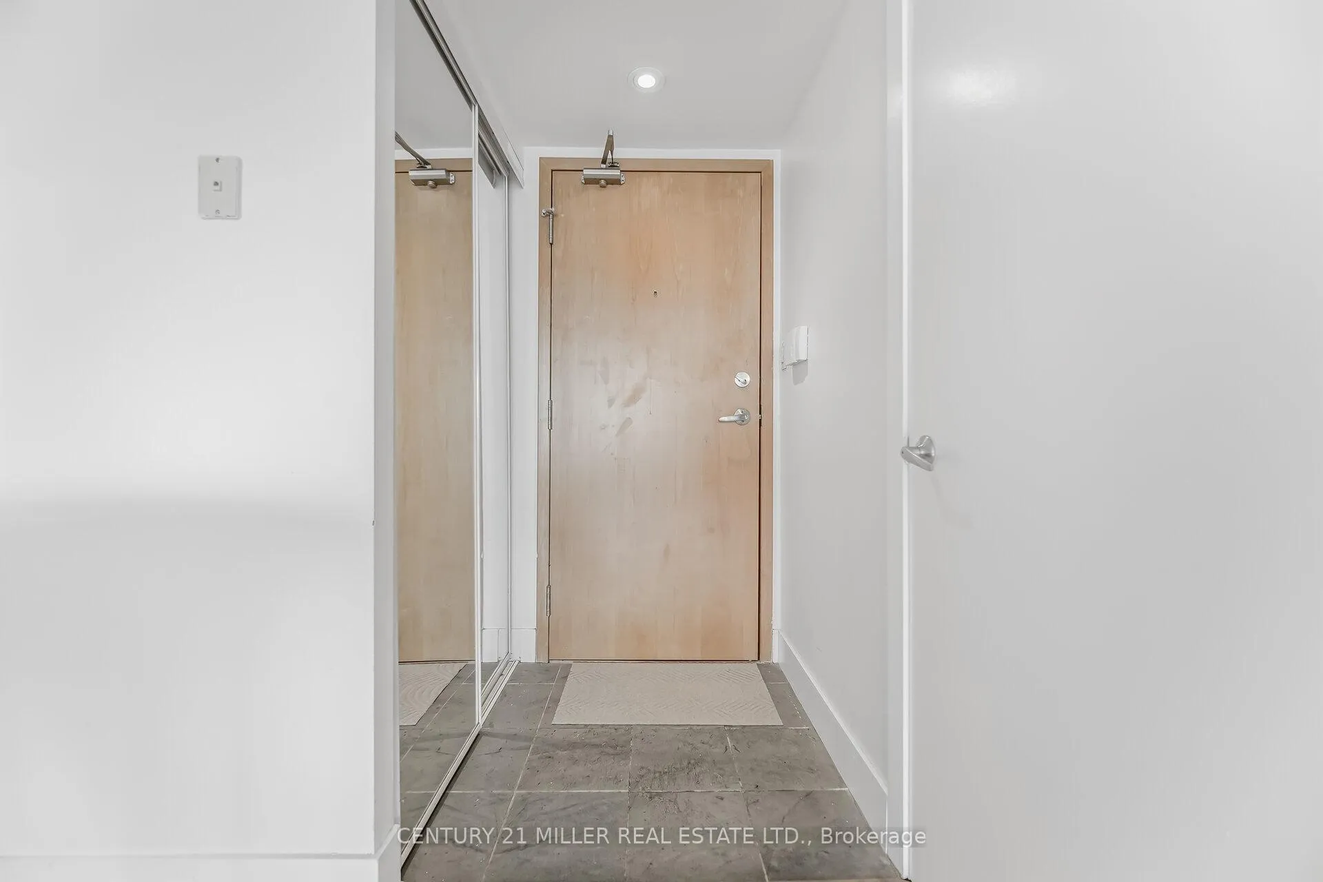 Photo 6 of Unit 318, 550 Queens Quay W, Toronto, Waterfront Communities — HOMEH