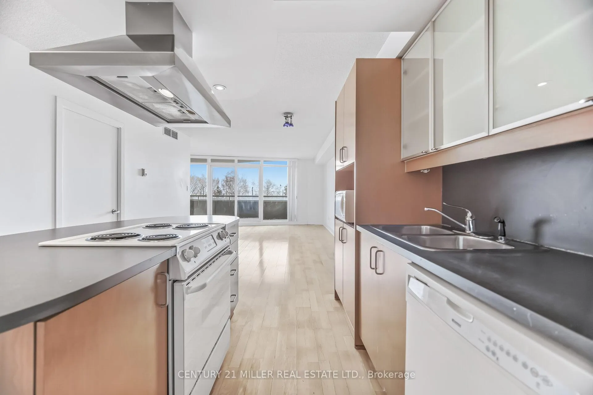 Photo 8 of Unit 318, 550 Queens Quay W, Toronto, Waterfront Communities — HOMEH
