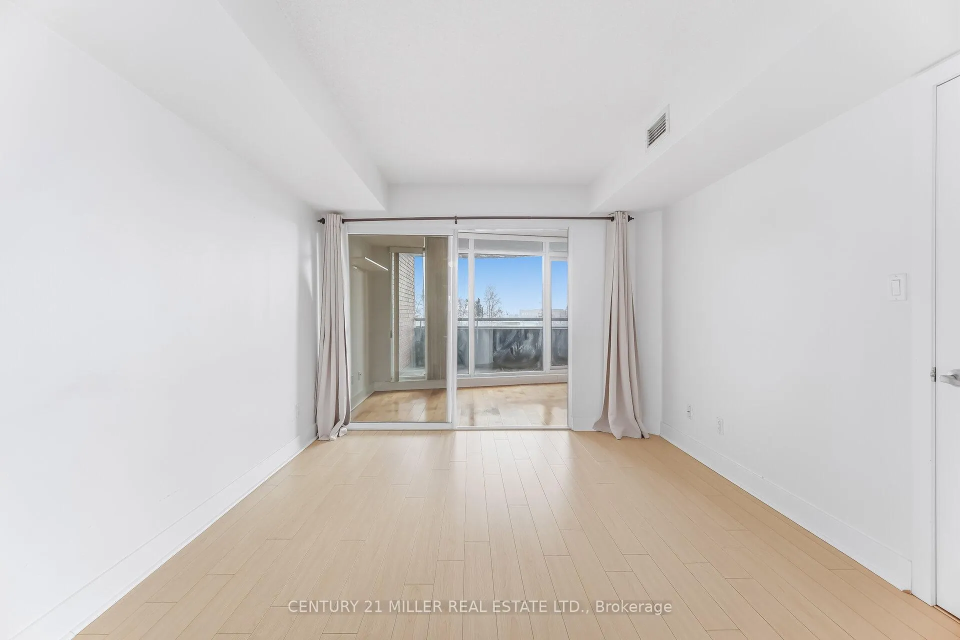Photo 15 of Unit 318, 550 Queens Quay W, Toronto, Waterfront Communities — HOMEH