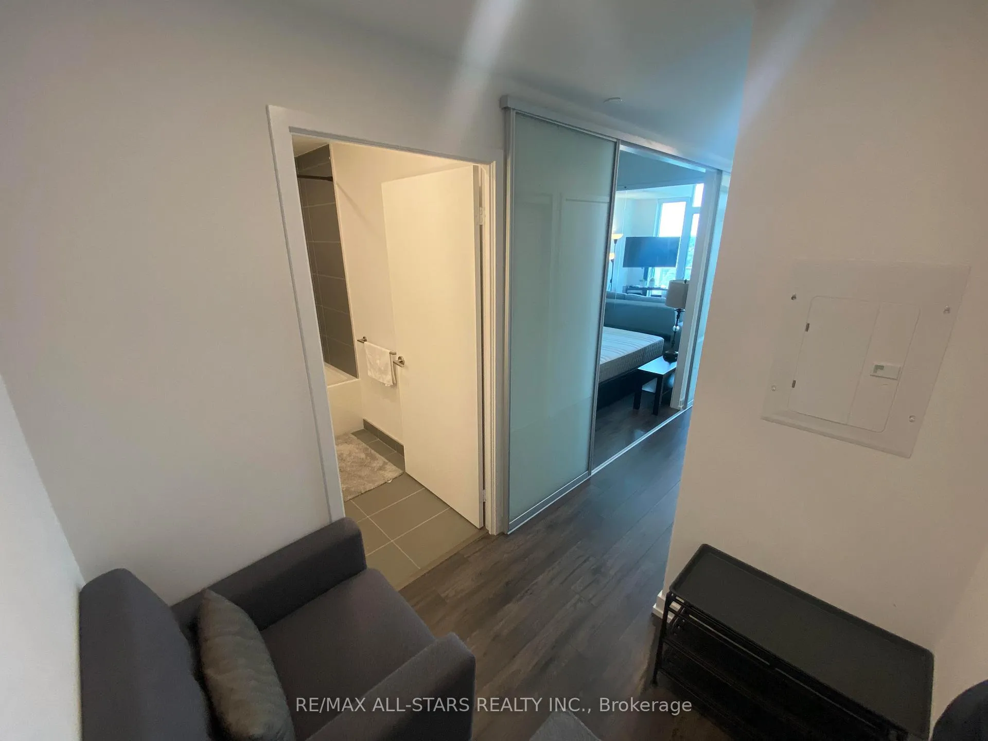 Photo 6 of Unit 2302, 33 Helendale Avenue, Toronto, Yonge-Eglinton — HOMEH