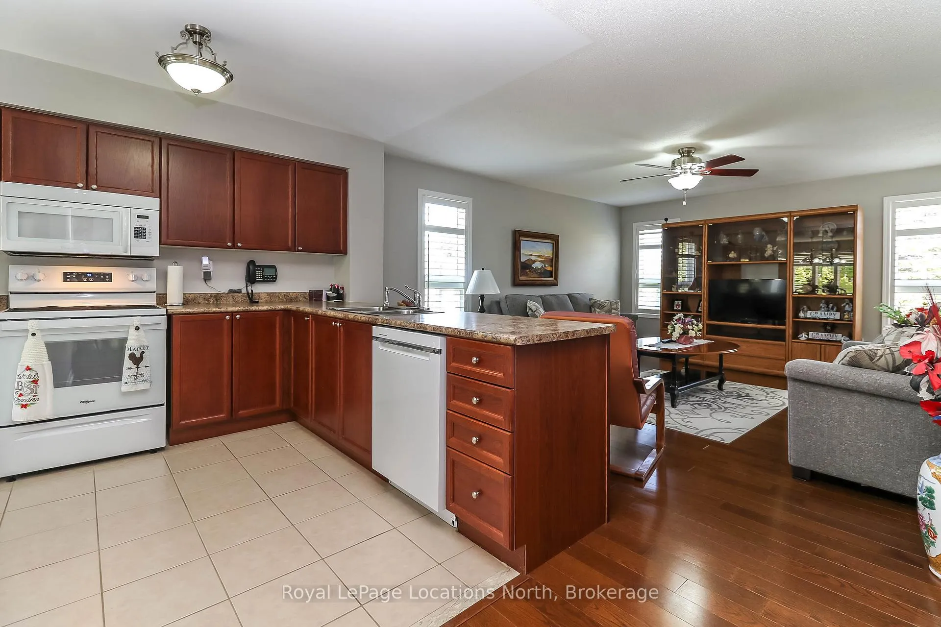 Photo 11 of 29 Masters Lane, Wasaga Beach — HOMEH